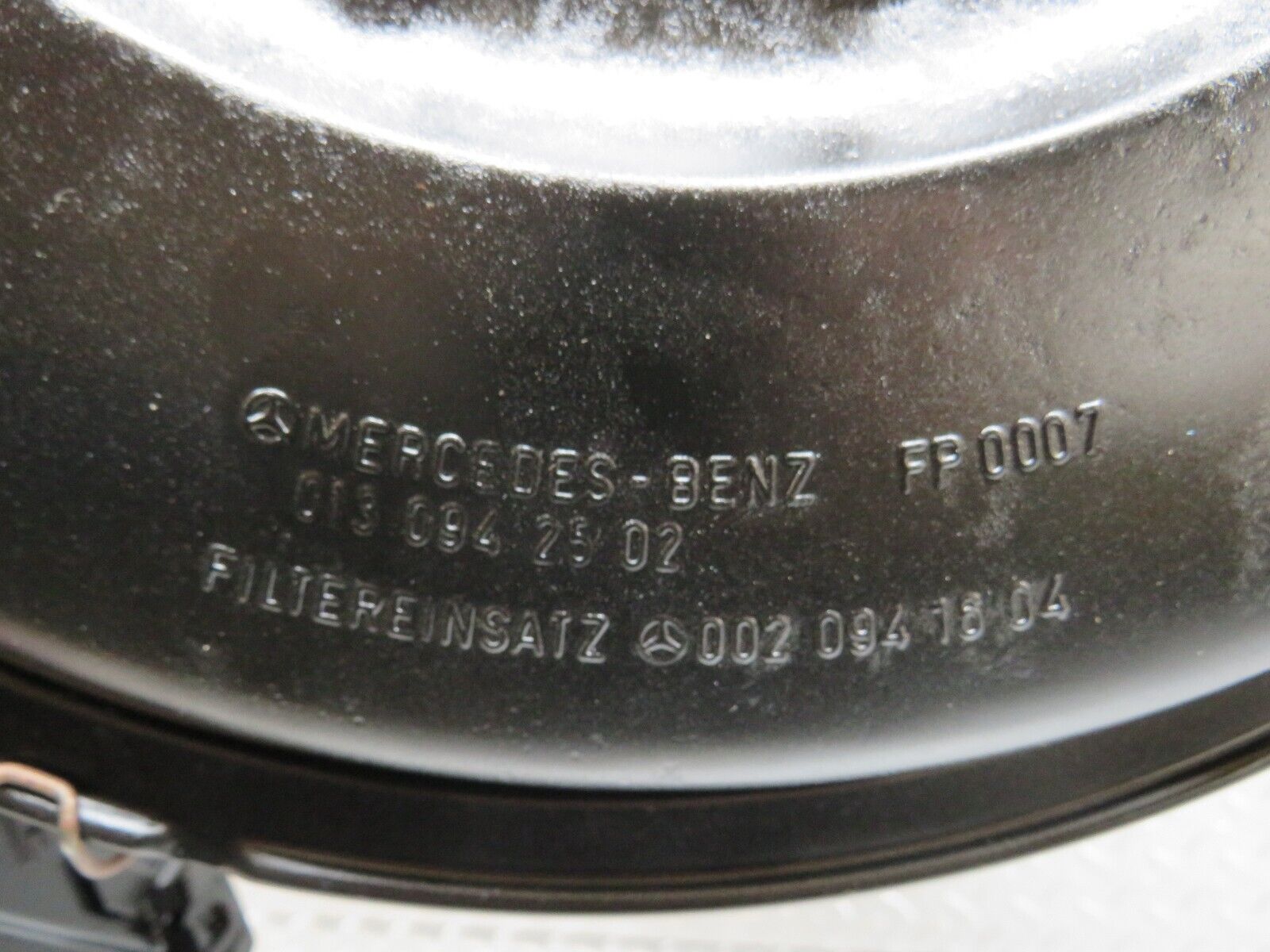 25443 Mercedes-Benz W123 200 Air Filter Box 0020941604