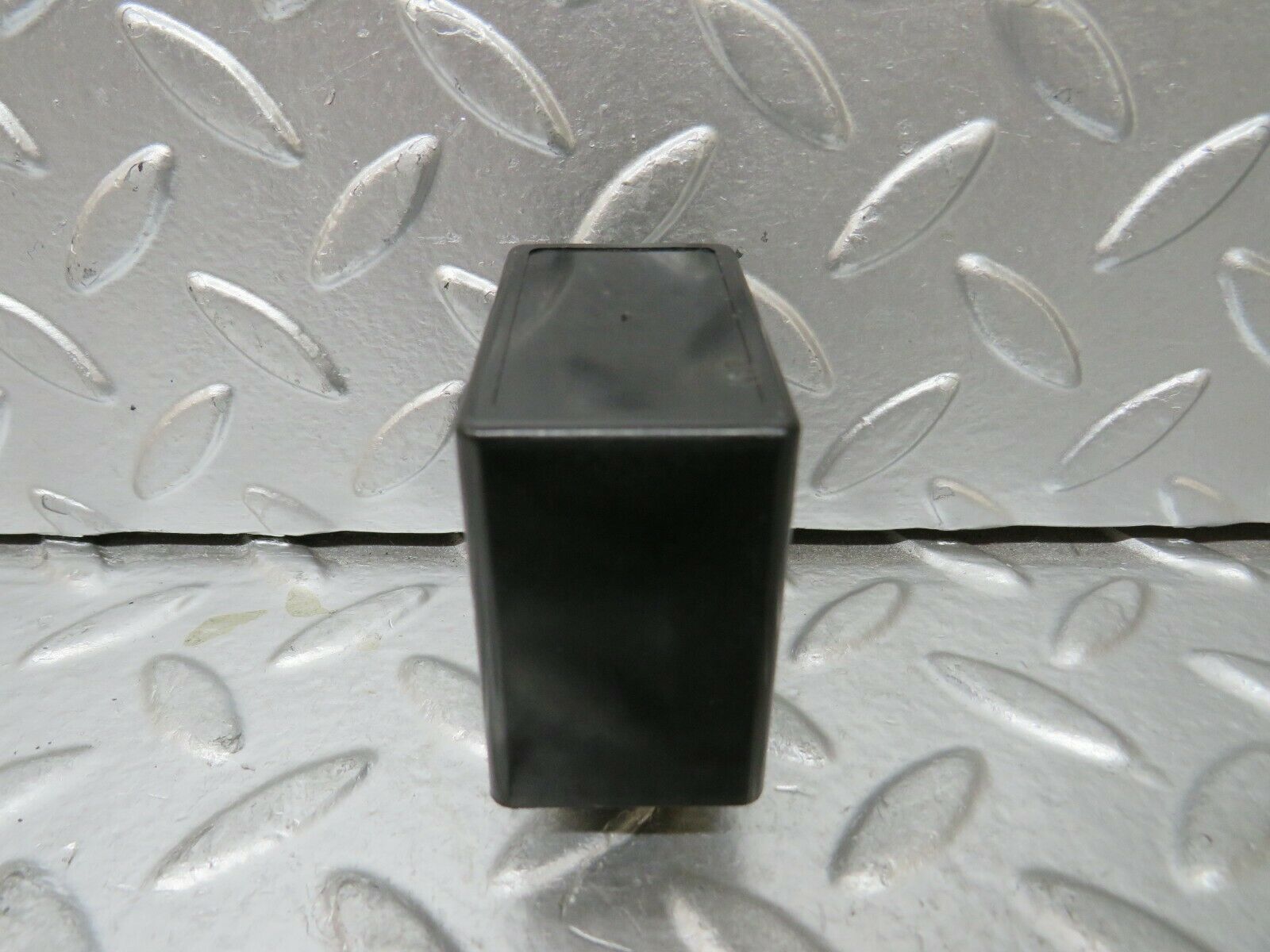 24316 Mercedes-Benz S124 220TE Wagon Rear Windscreen Wiper Relay 1248210063