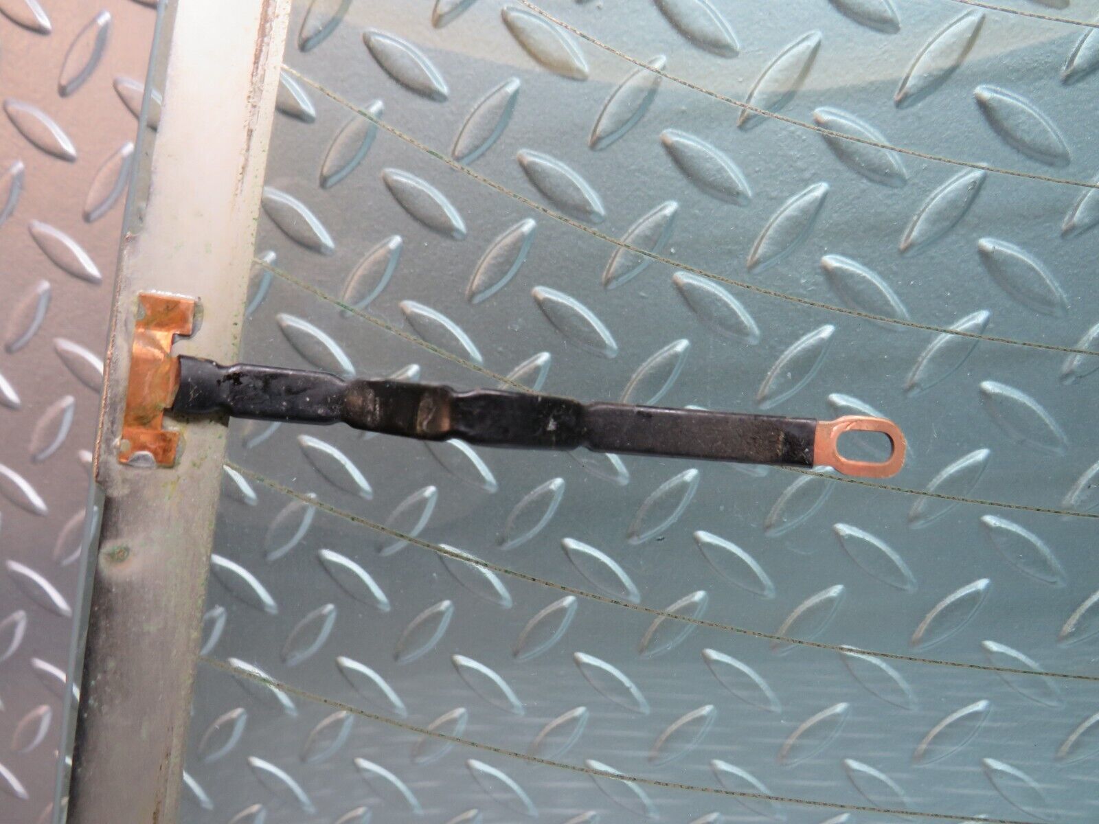 29820 Mercedes-Benz W123 230E Rear Heated Windscreen Glass