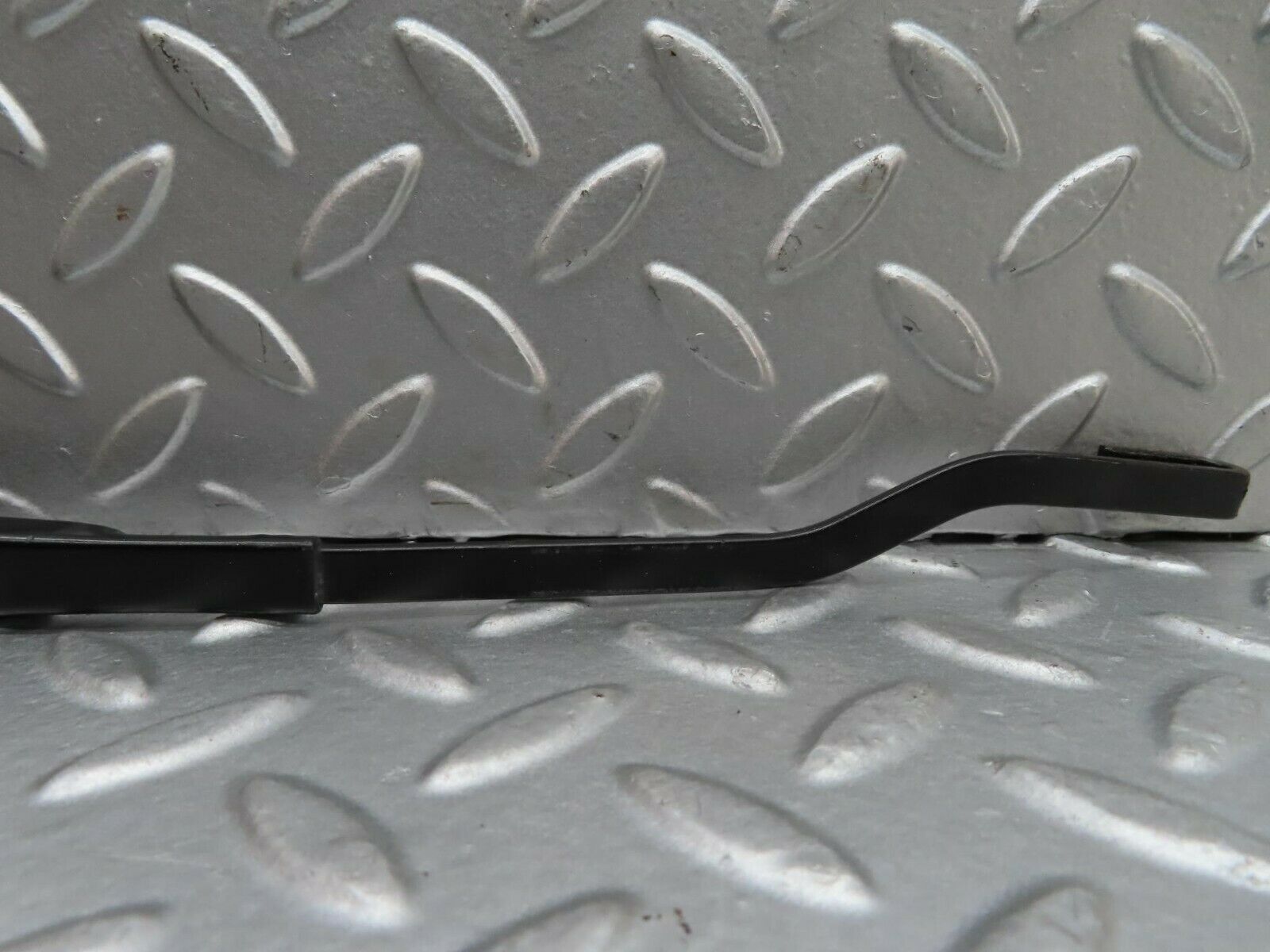 15249 Mercedes-Benz W123 230E Wiper Arm Bosch Left 3399990553