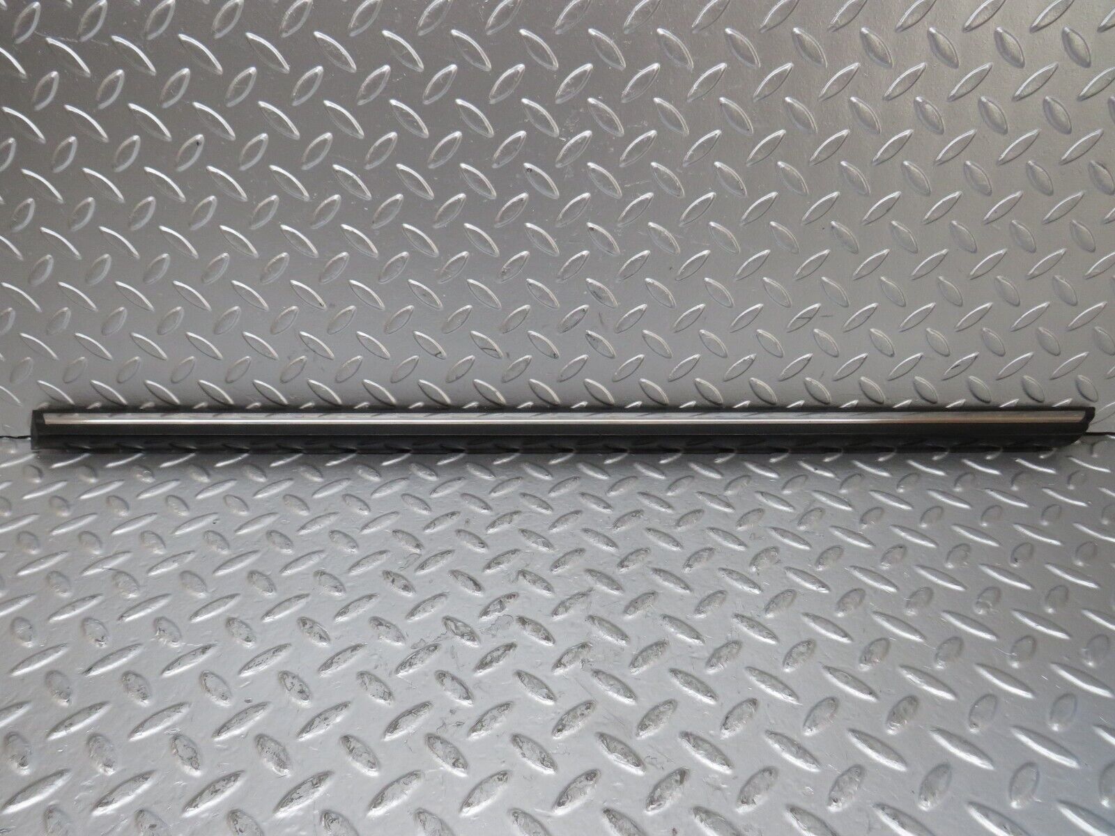 26079 Mercedes-Benz W116 450SE Rear Left Door Centre Moulding Trim