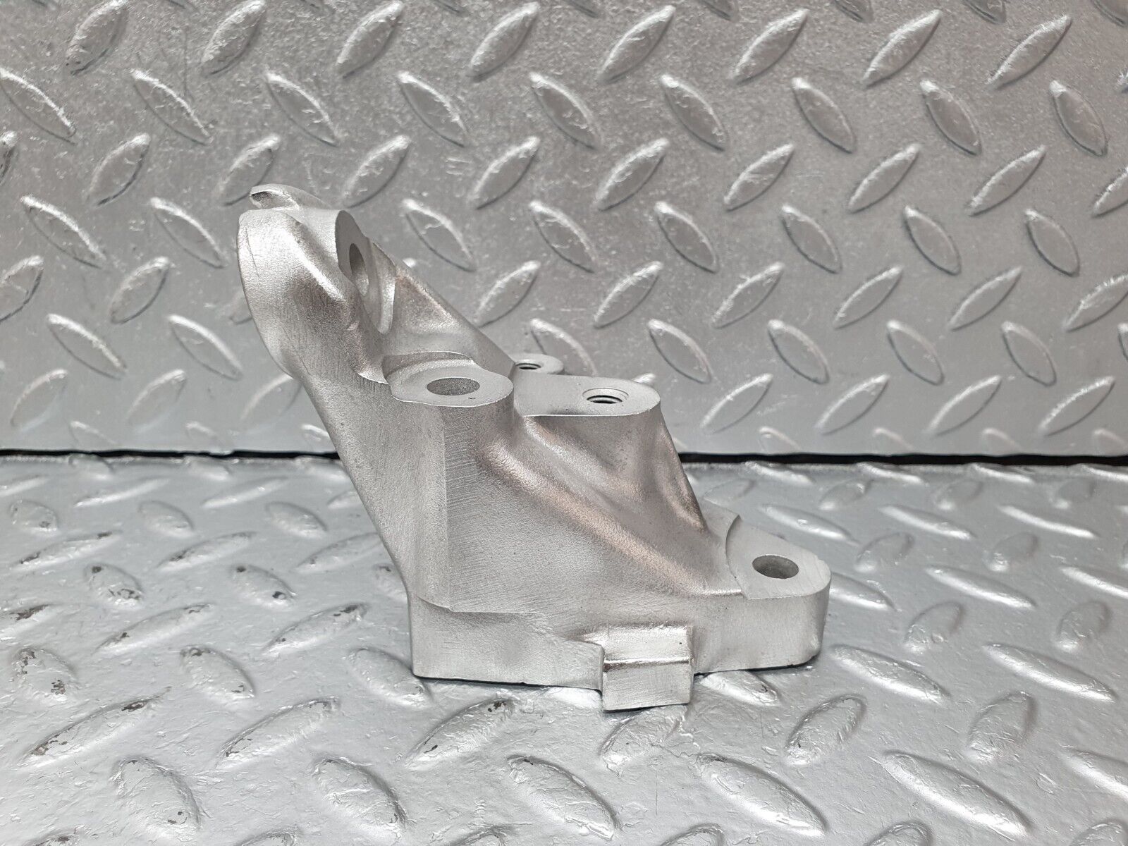 41447 Mercedes-Benz W124 200E Engine Mount Bracket Left Side 1022234104