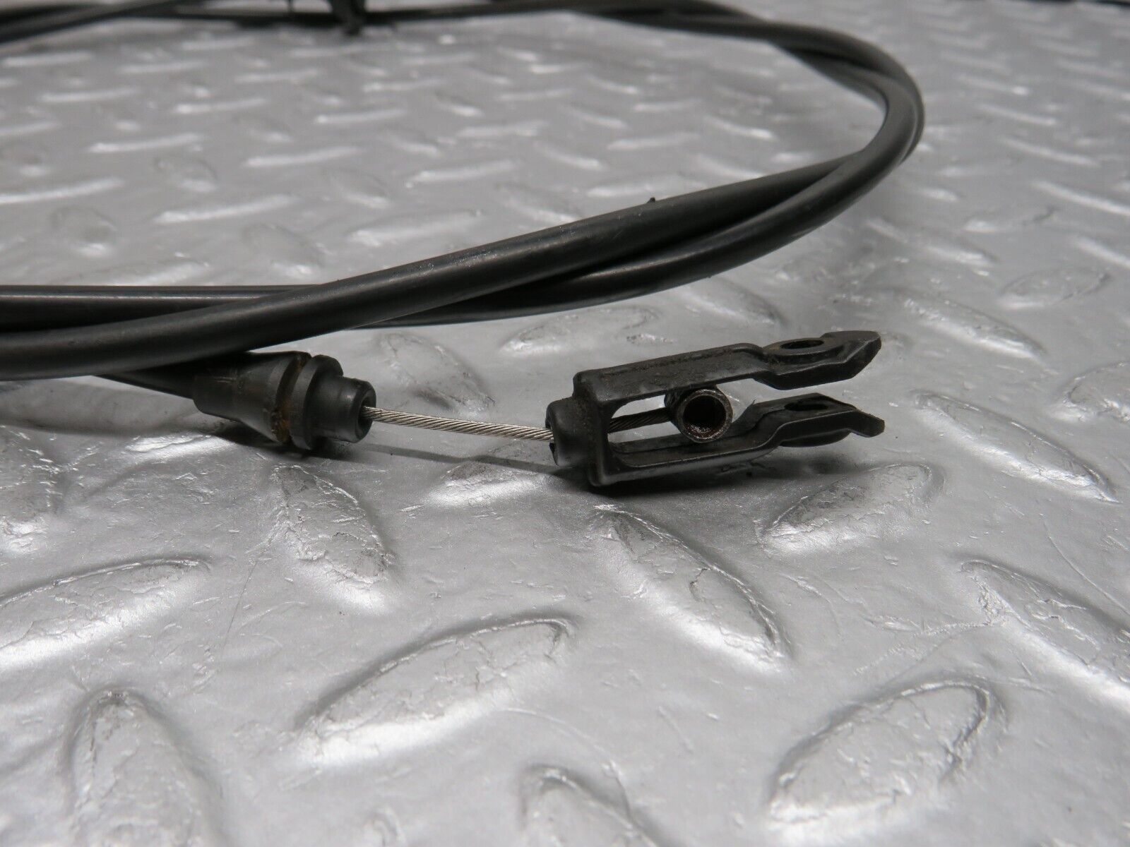 38029 Mercedes-Benz A124 320E Cabriolet Bonnet Release Cable
