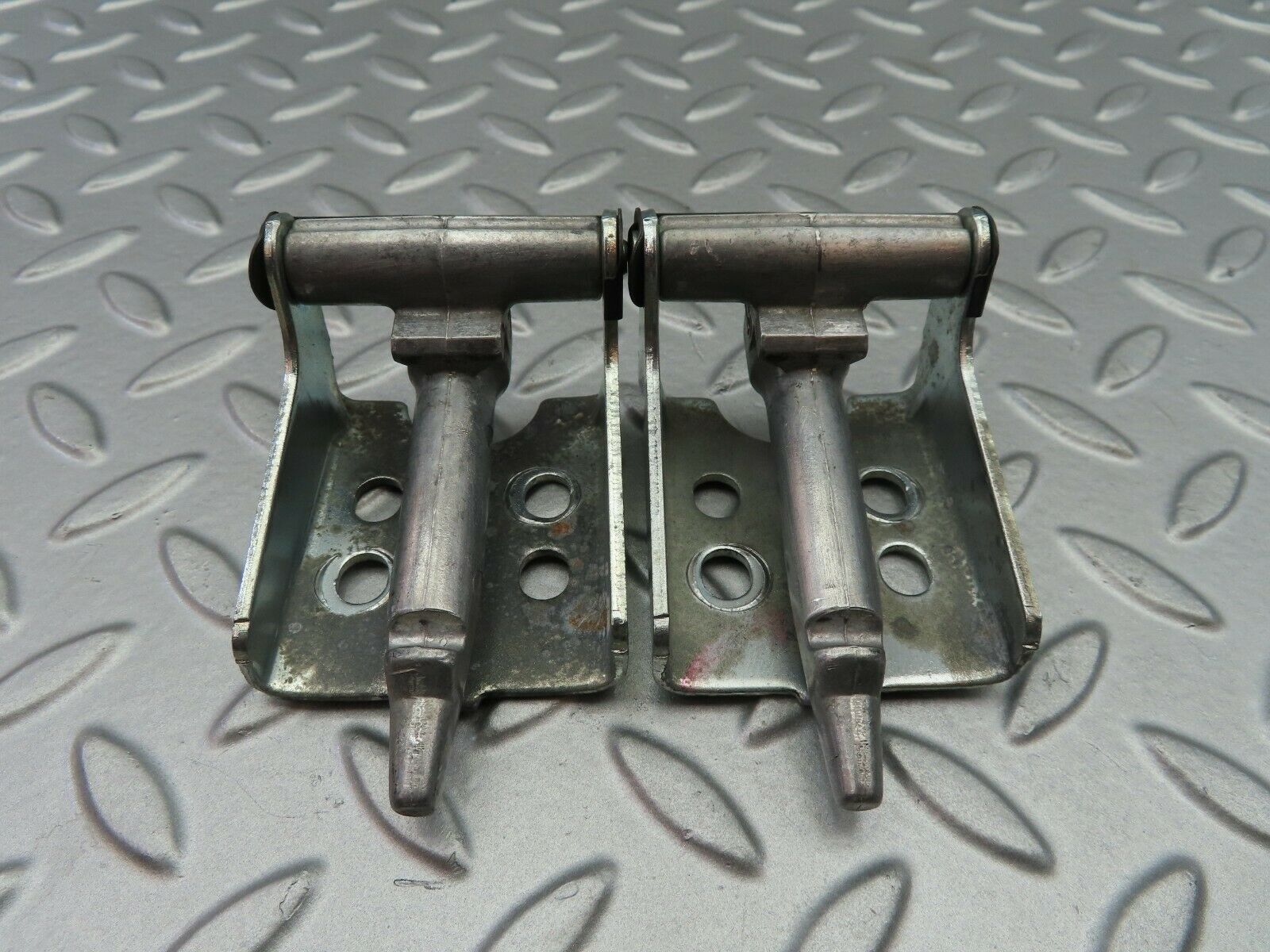 6626 Mercedes-Benz S124 E220 Wagon Boot Folding Seat Hinge Bottom