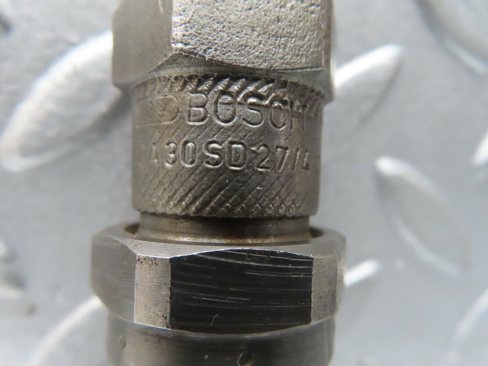 19253 Mercedes-Benz W123 300D Fuel Injector Bosch KCA30SD27/4