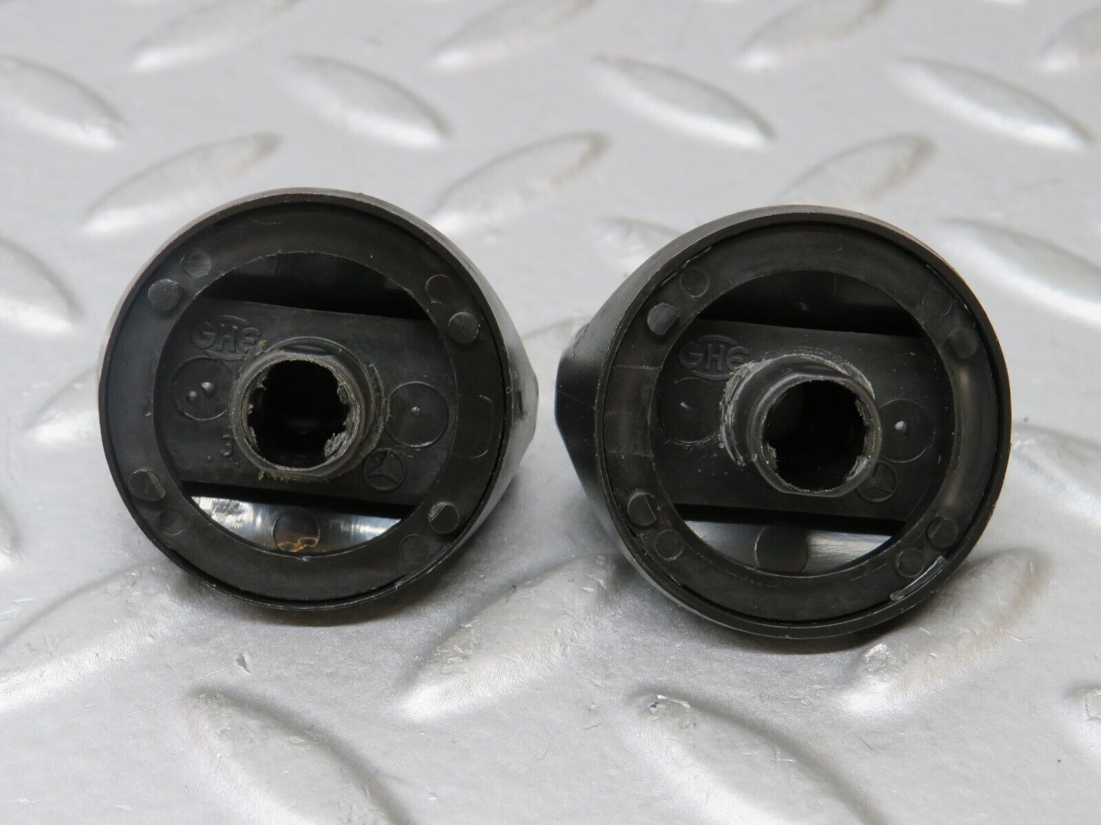 36132 Mercedes-Benz W126 420SE Heater Control Knob Pair