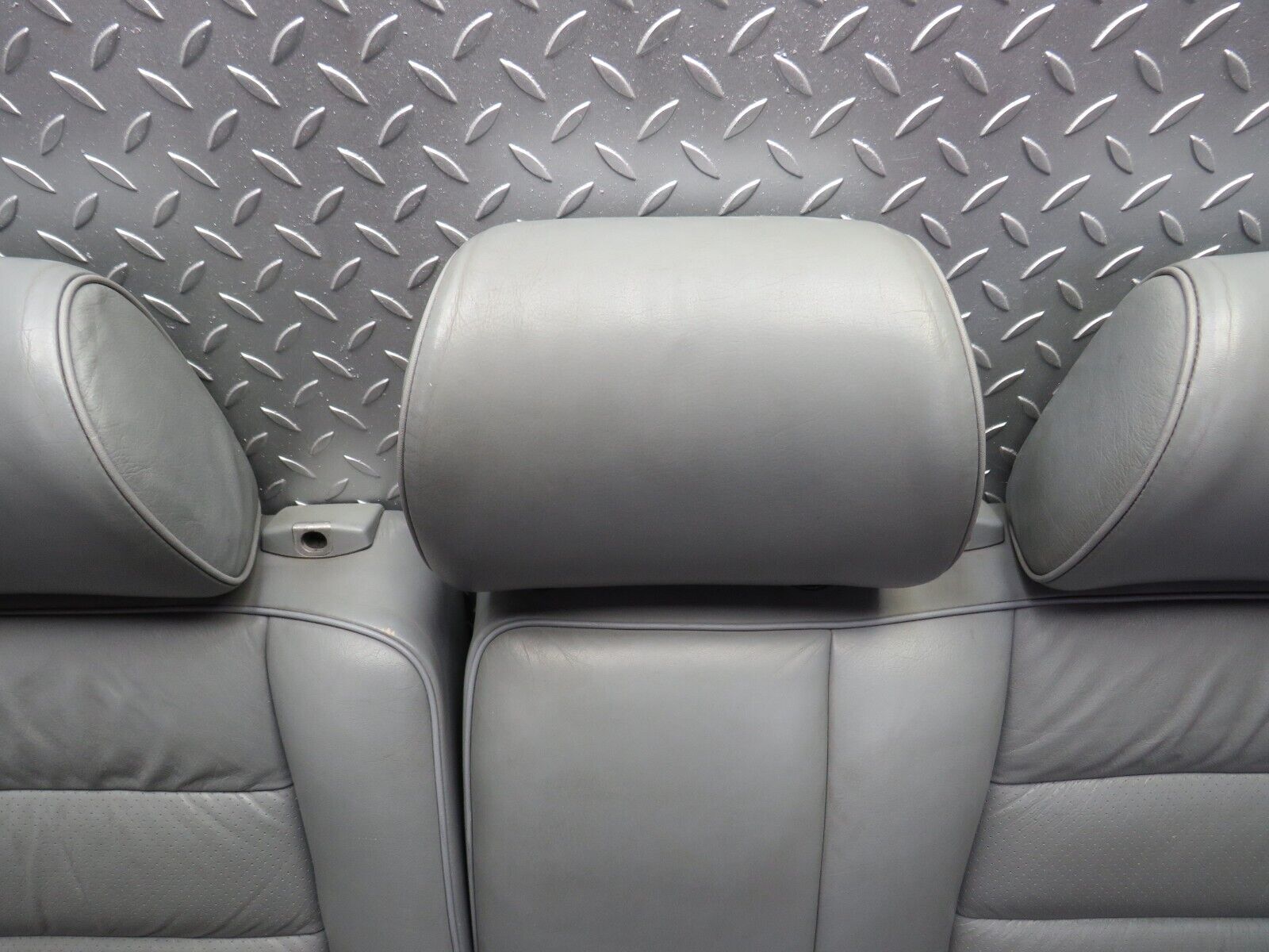 31422 Mercedes-Benz S124 220TE Wagon Rear Seat Leather Grey