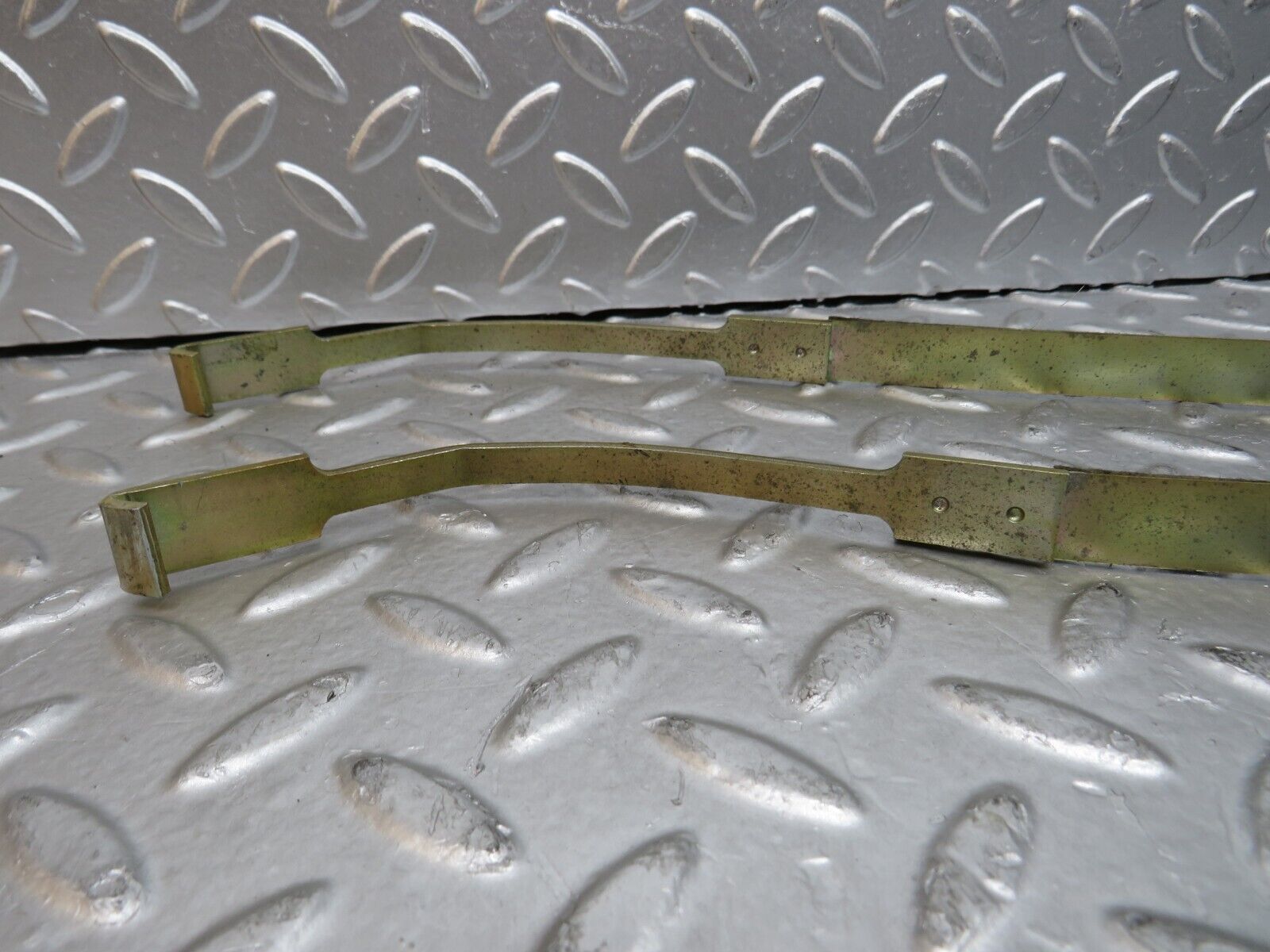 29935 Mercedes-Benz W123 230E Heater Box Holder Strap