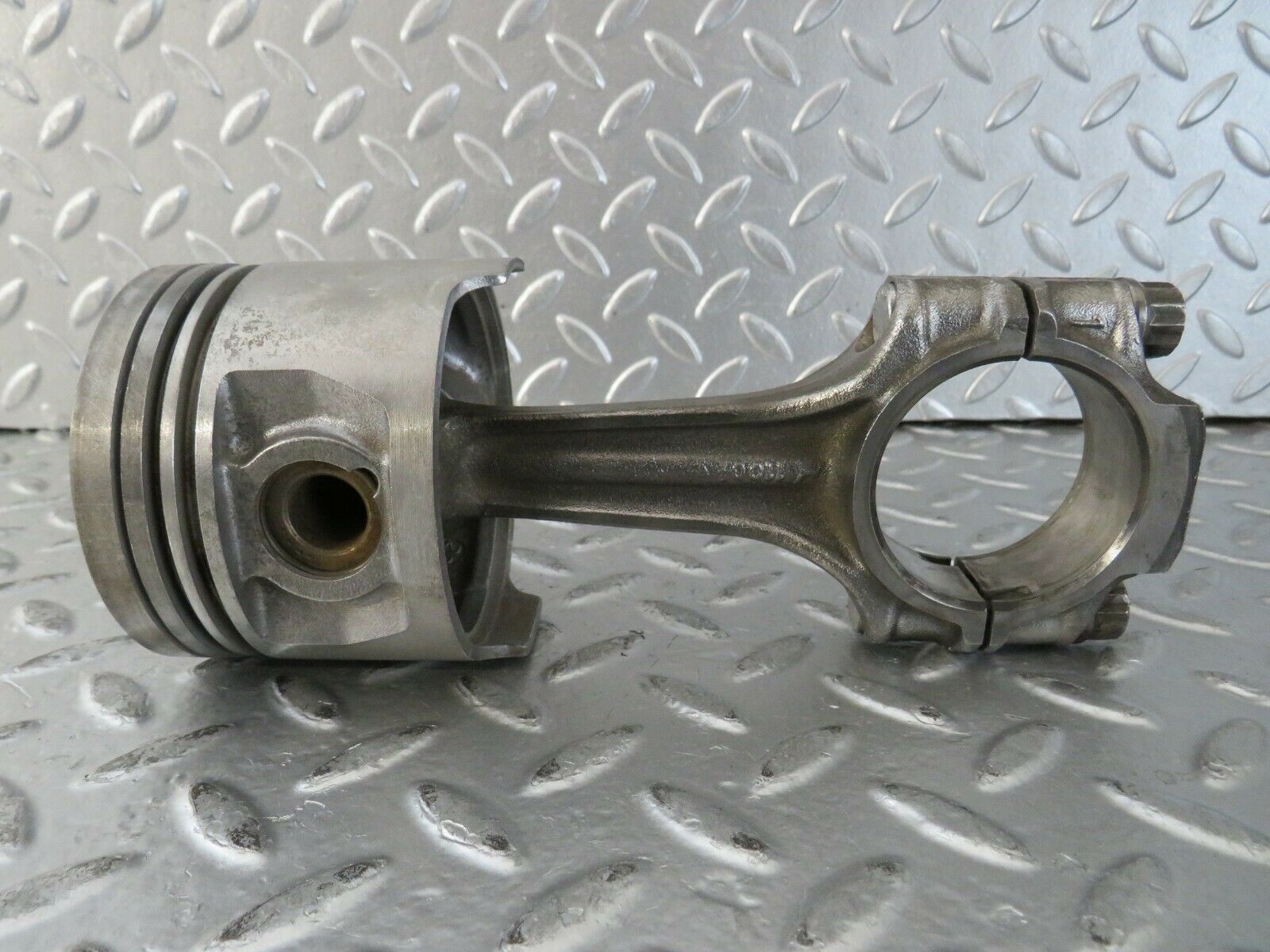 23581 Mercedes-Benz W114 280E Piston With Connecting Rod 86.00 mm