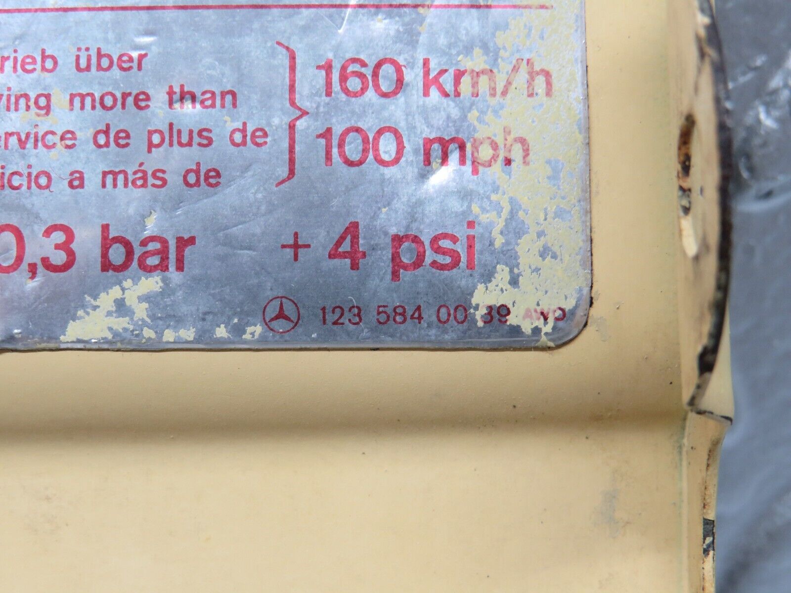 28744 Mercedes-Benz W123 230E Fuel Tank Flap Cap 1235840039