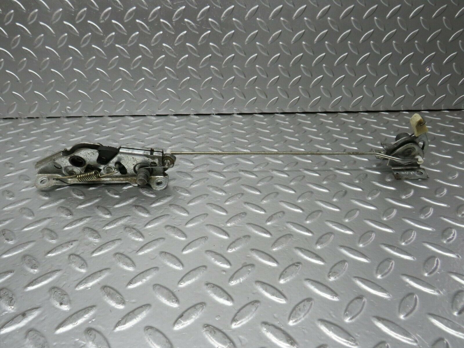 24263 Mercedes-Benz S124 220TE Wagon Rear Seat Bench Locking Mechanism Right