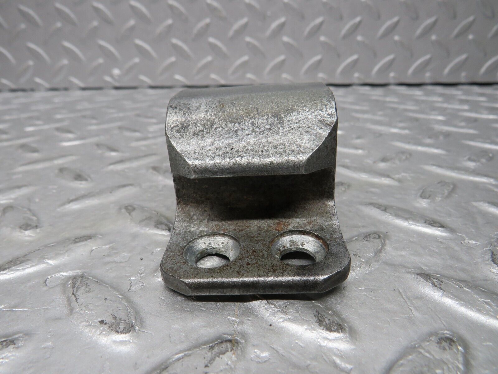 37093 Mercedes-Benz C126 420SEC Coupe Door Lock Latch Left