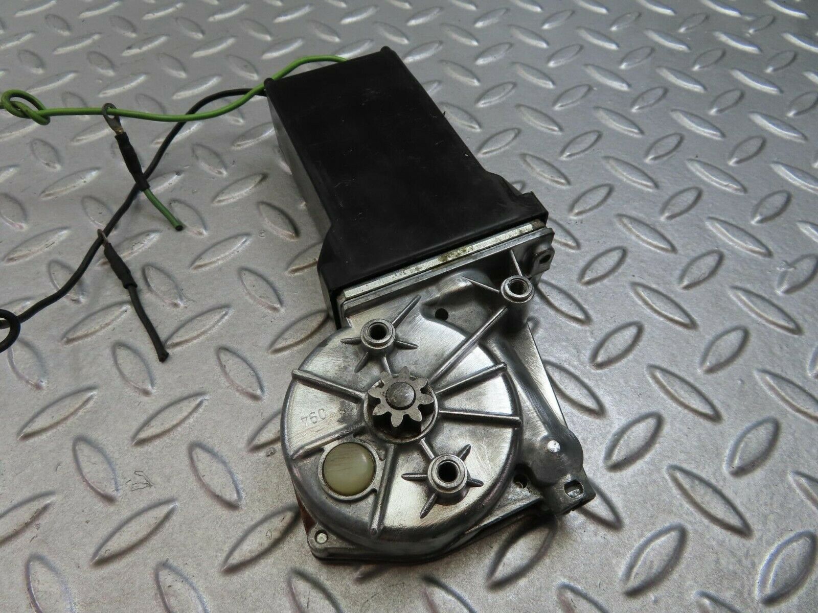 8257 Mercedes-Benz W116 Rear Right Window Regulator Motor 0130820062