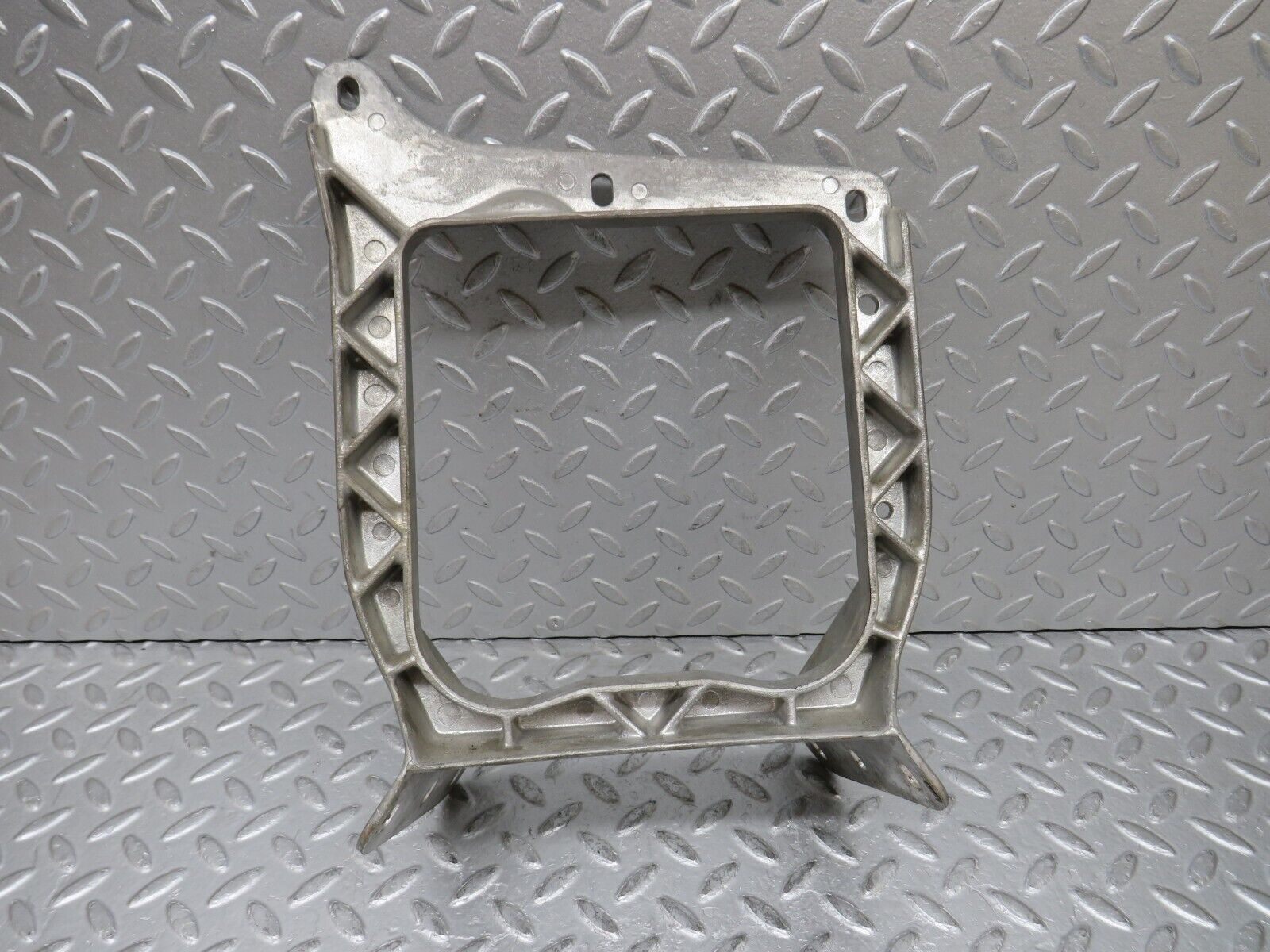 37964 Mercedes-Benz A124 320E Cabriolet Centre Control Support Bracket 1246282624