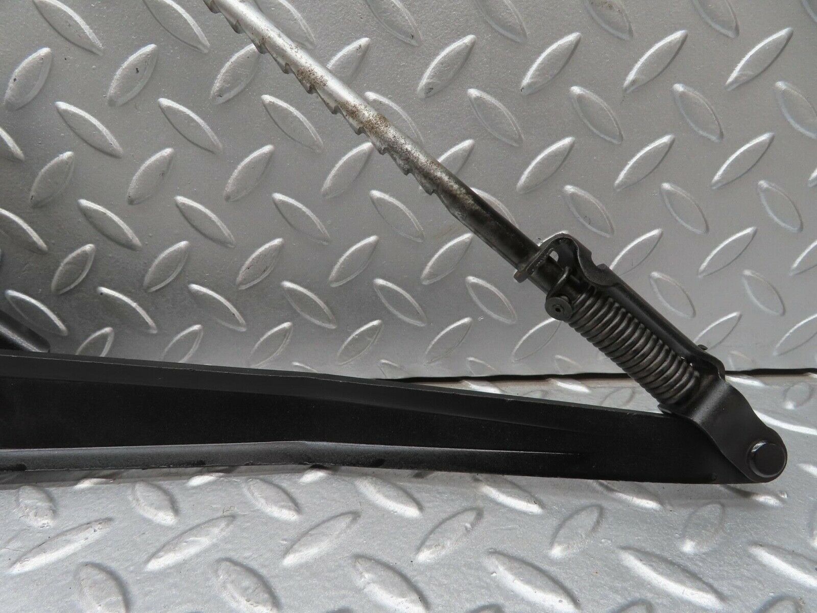 13546 Mercedes-Benz W123 200 Handbrake Regulator