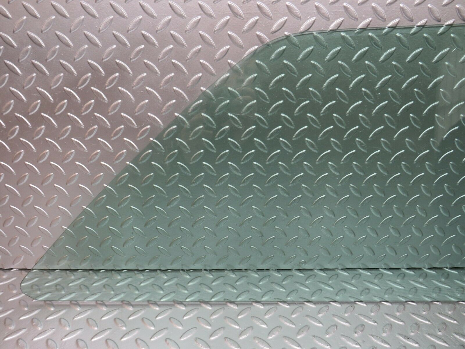 24438 Mercedes-Benz S124 220TE Wagon Quarter Trunk Side Glass