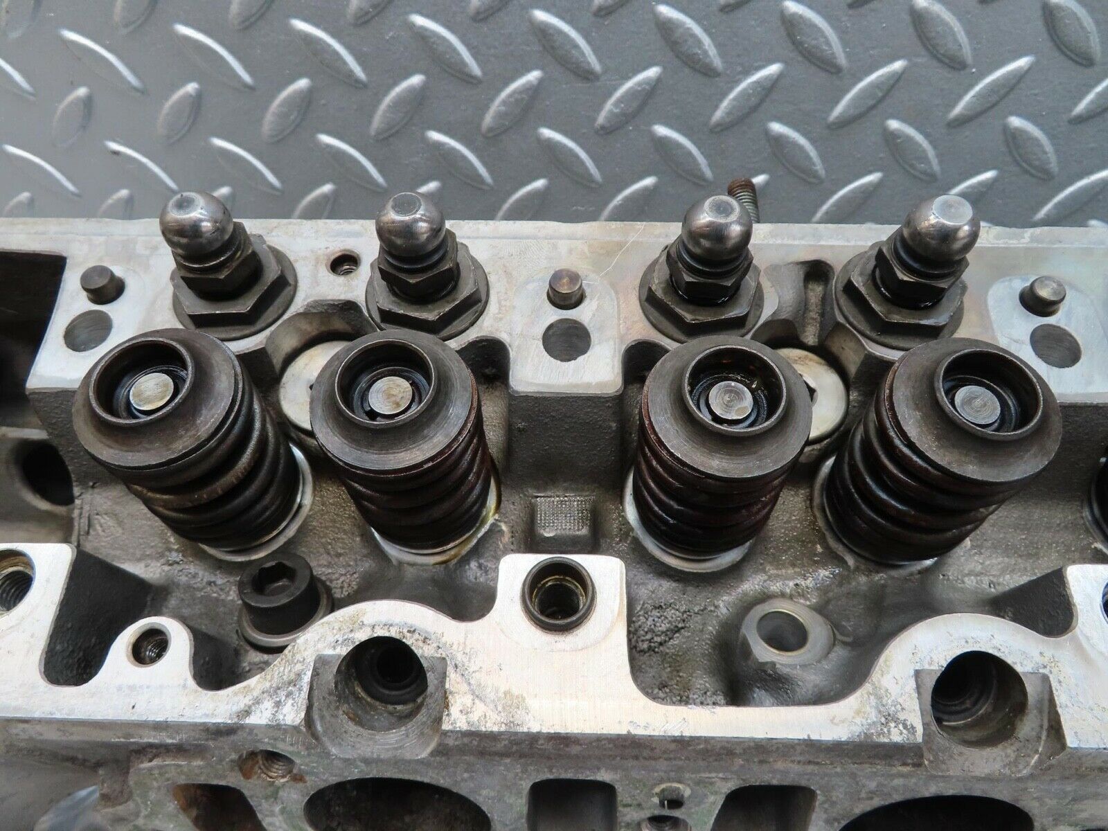 16532 Mercedes-Benz C107 350SLC Coupe Cylinder Head Right Side 1160161901