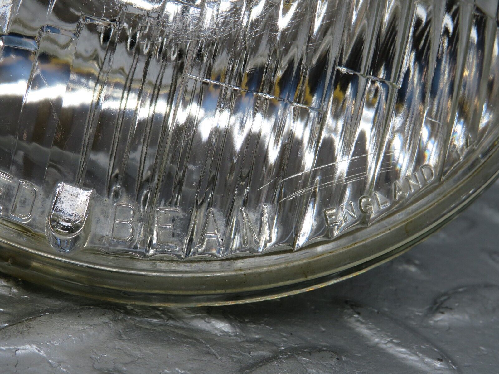 40366 Mercedes-Benz W110 230 Headlight Sealed Beam Lucas 7285