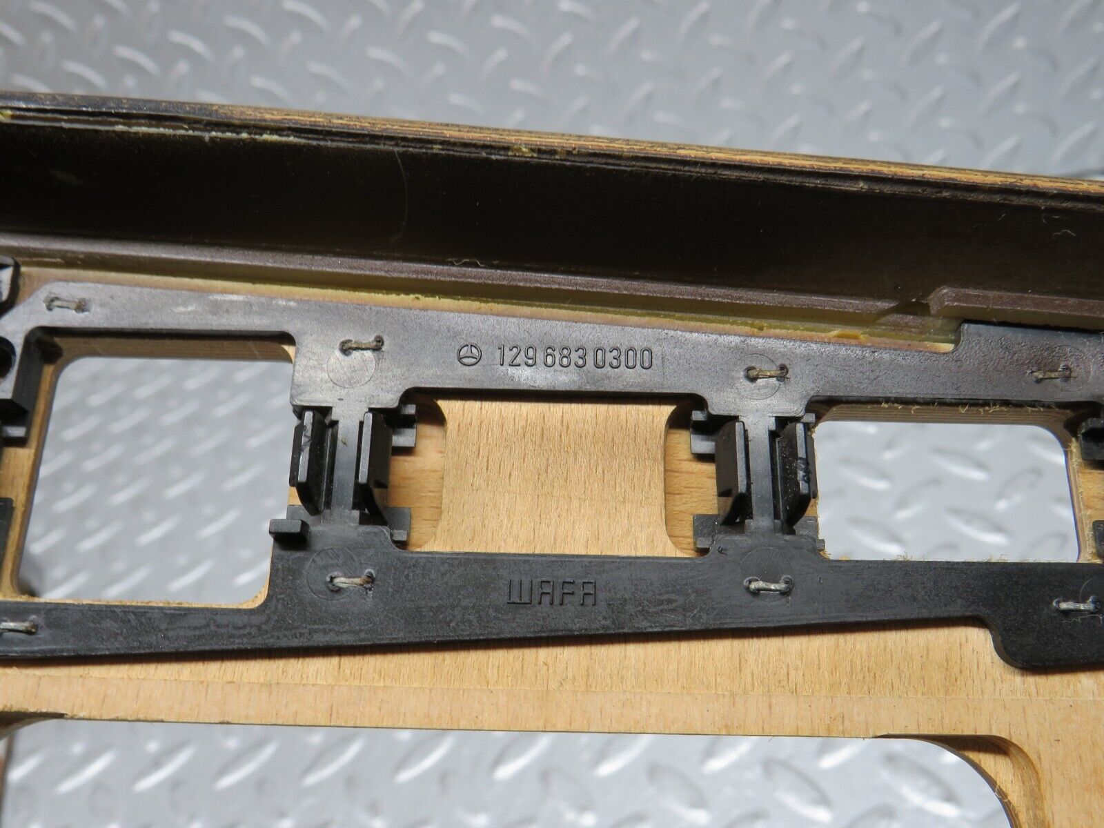 38443 Mercedes-Benz R129 280SL Coupe Centre Console Wood Panel 1296830300