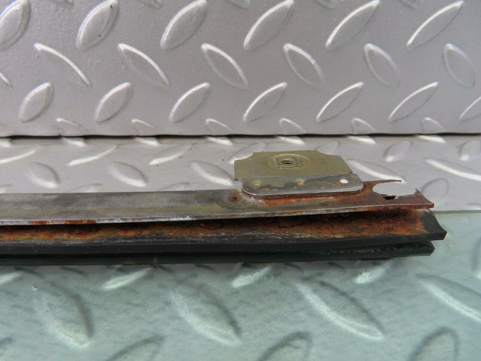 7297 Mercedes-Benz W116 450SE Rear Left Door Window Glass