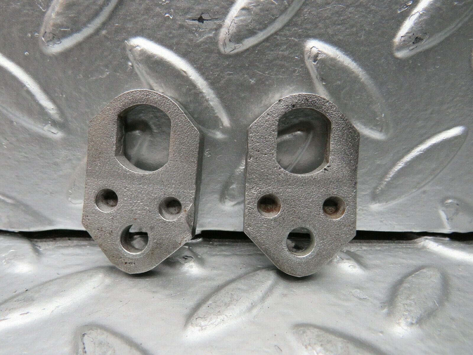 23170 Mercedes-Benz C107 450SLC Coupe Fuel Injector Bracket Pair