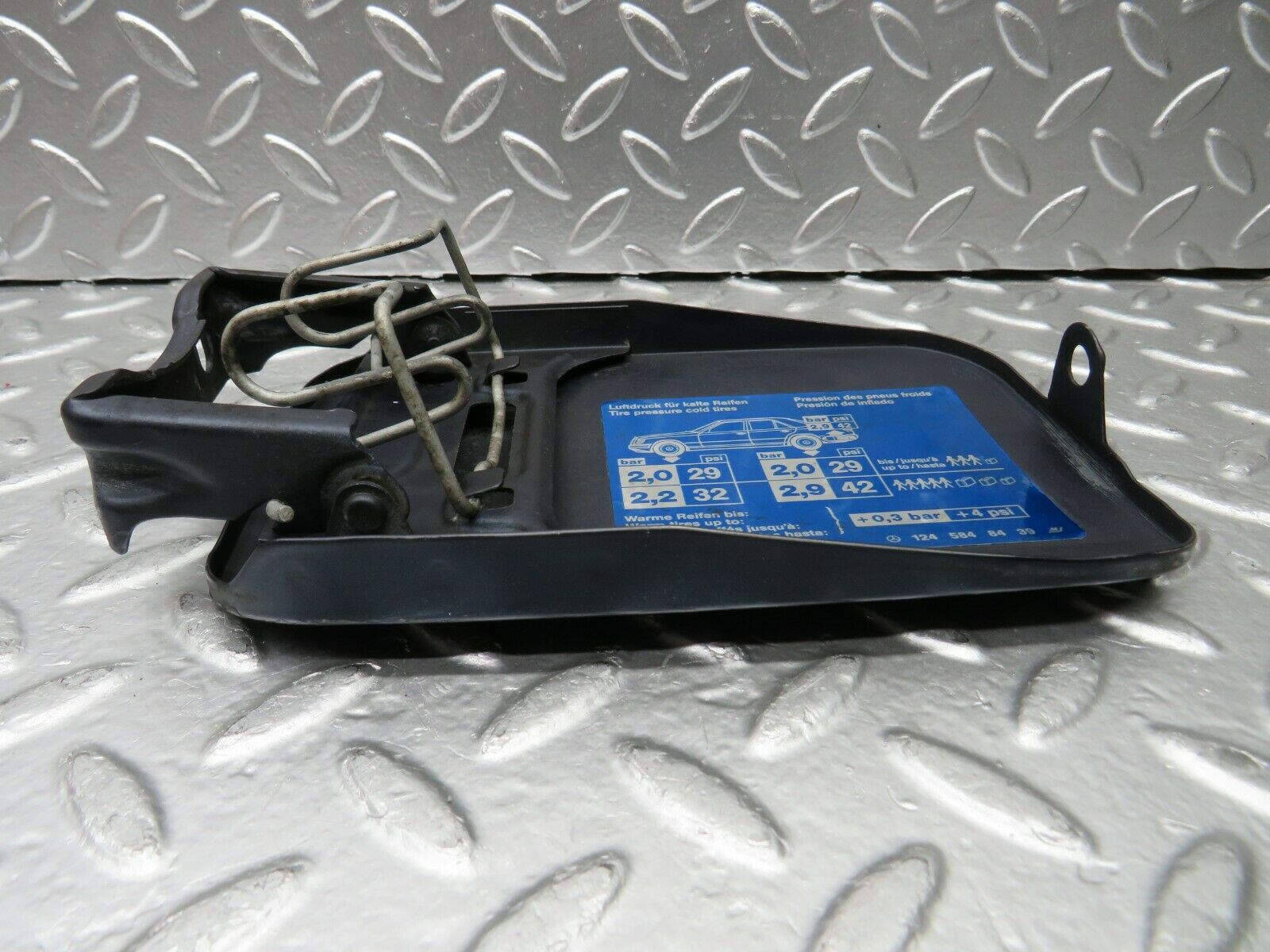 22556 Mercedes-Benz C124 E220 Coupe Fuel Tank Flap Cap 1245848439