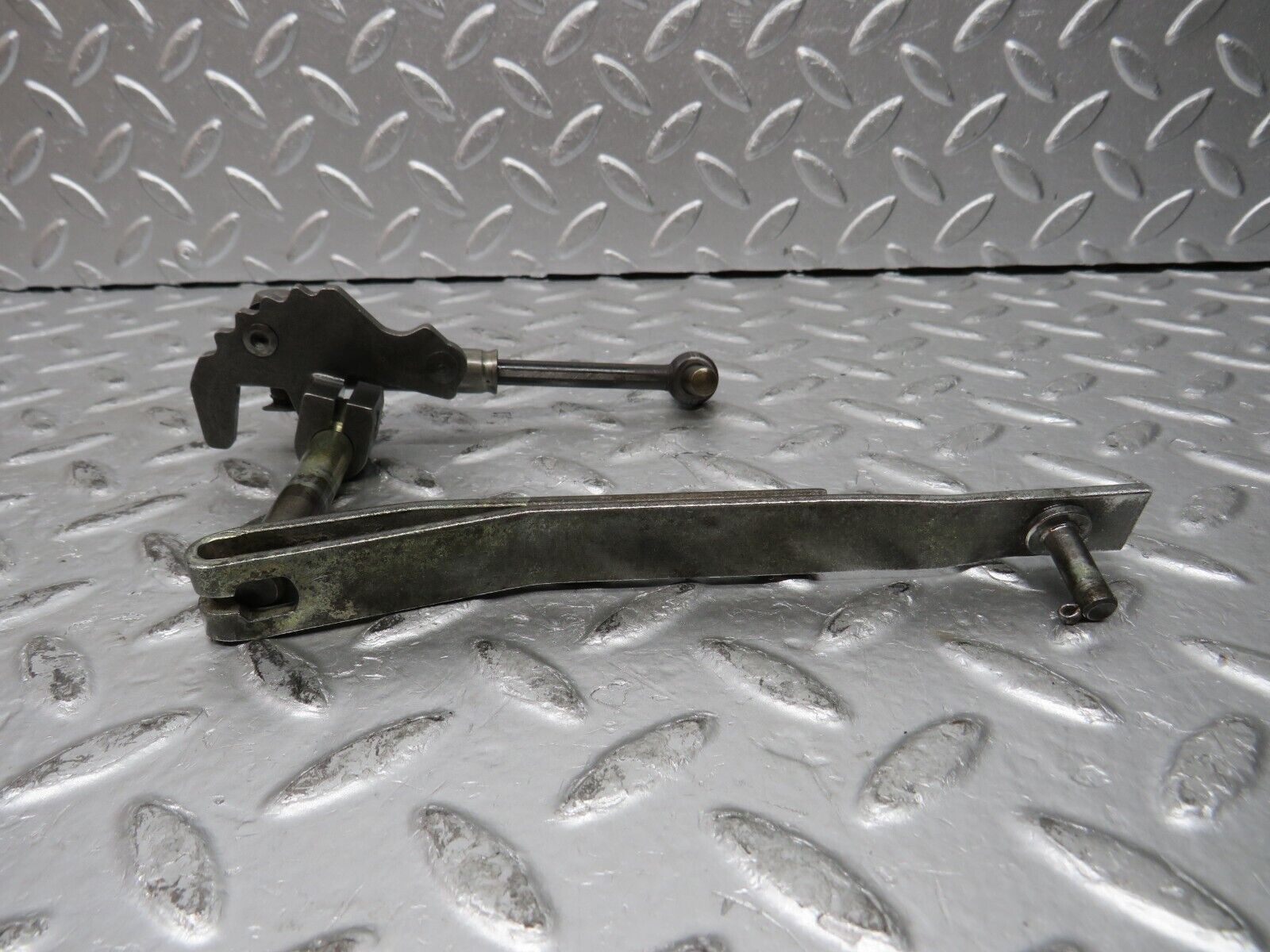 30217 Mercedes-Benz W123 230E Automatic Gearbox Linkage 722.122
