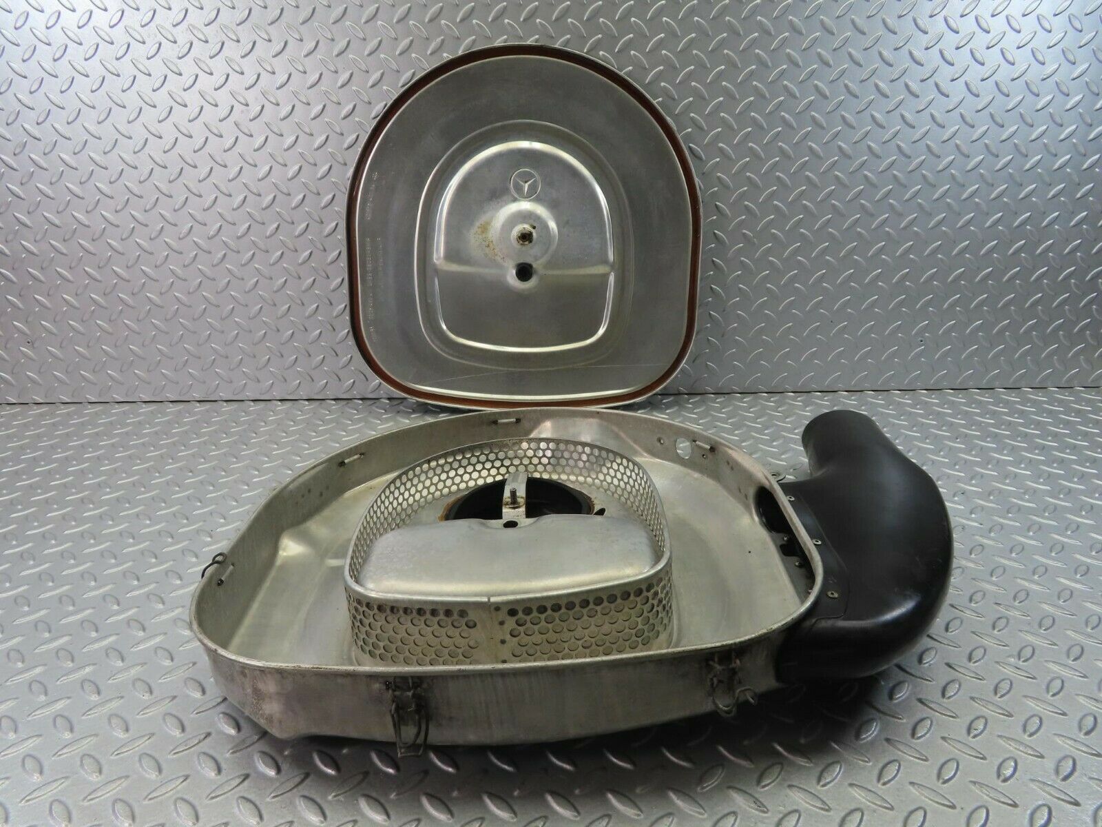 8628 Mercedes-Benz W126 Aluminium Air Filter Box Housing 0140948202