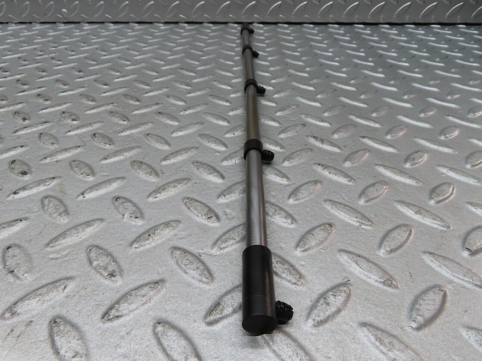 17789 Mercedes-Benz W116 450SEL Camshaft Oil Tube