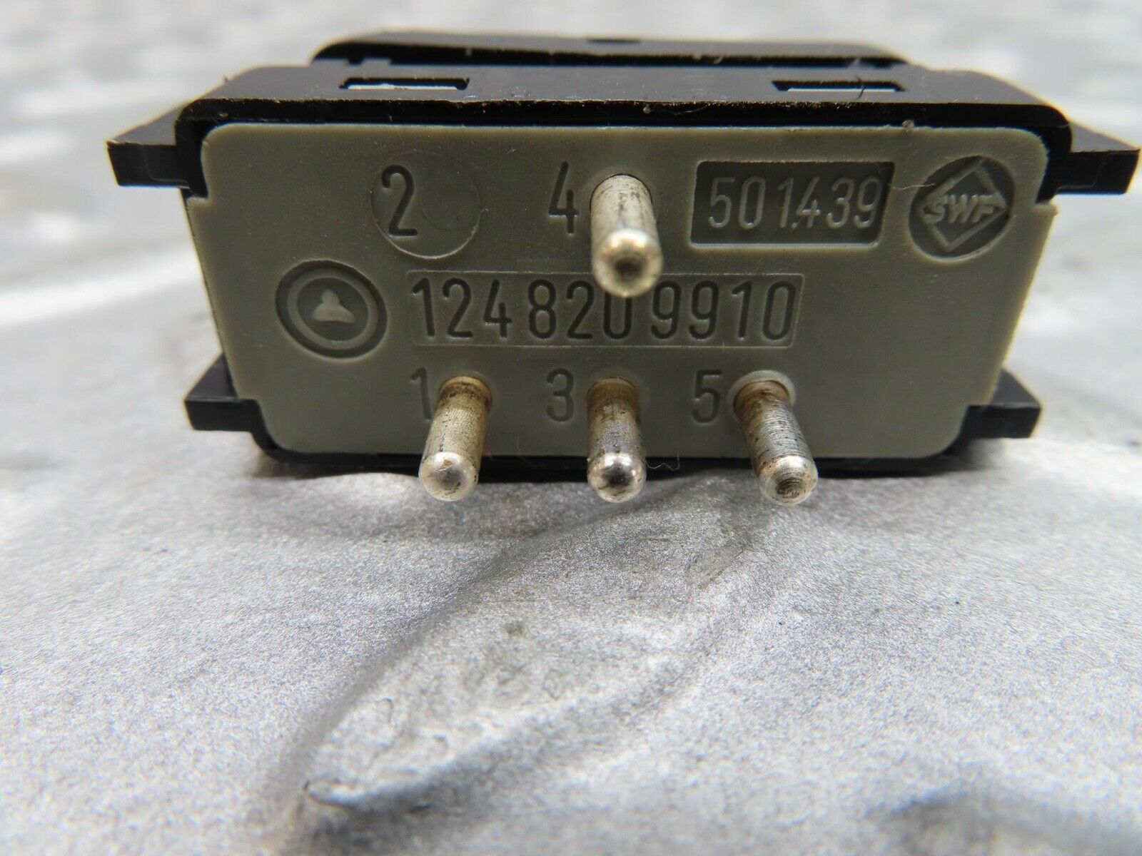 16398 Mercedes-Benz W124 260E Rear Headrest Release Control Switch 1248209910