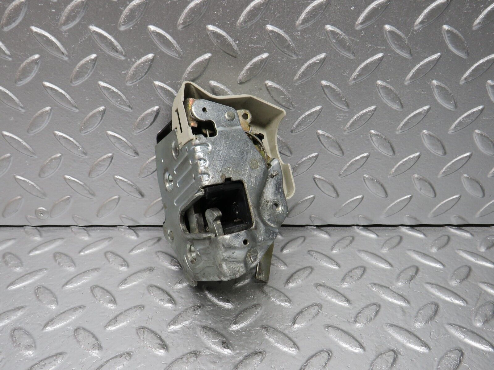 31394 Mercedes-Benz S124 220TE Wagon Rear Left Door Lock Mechanism