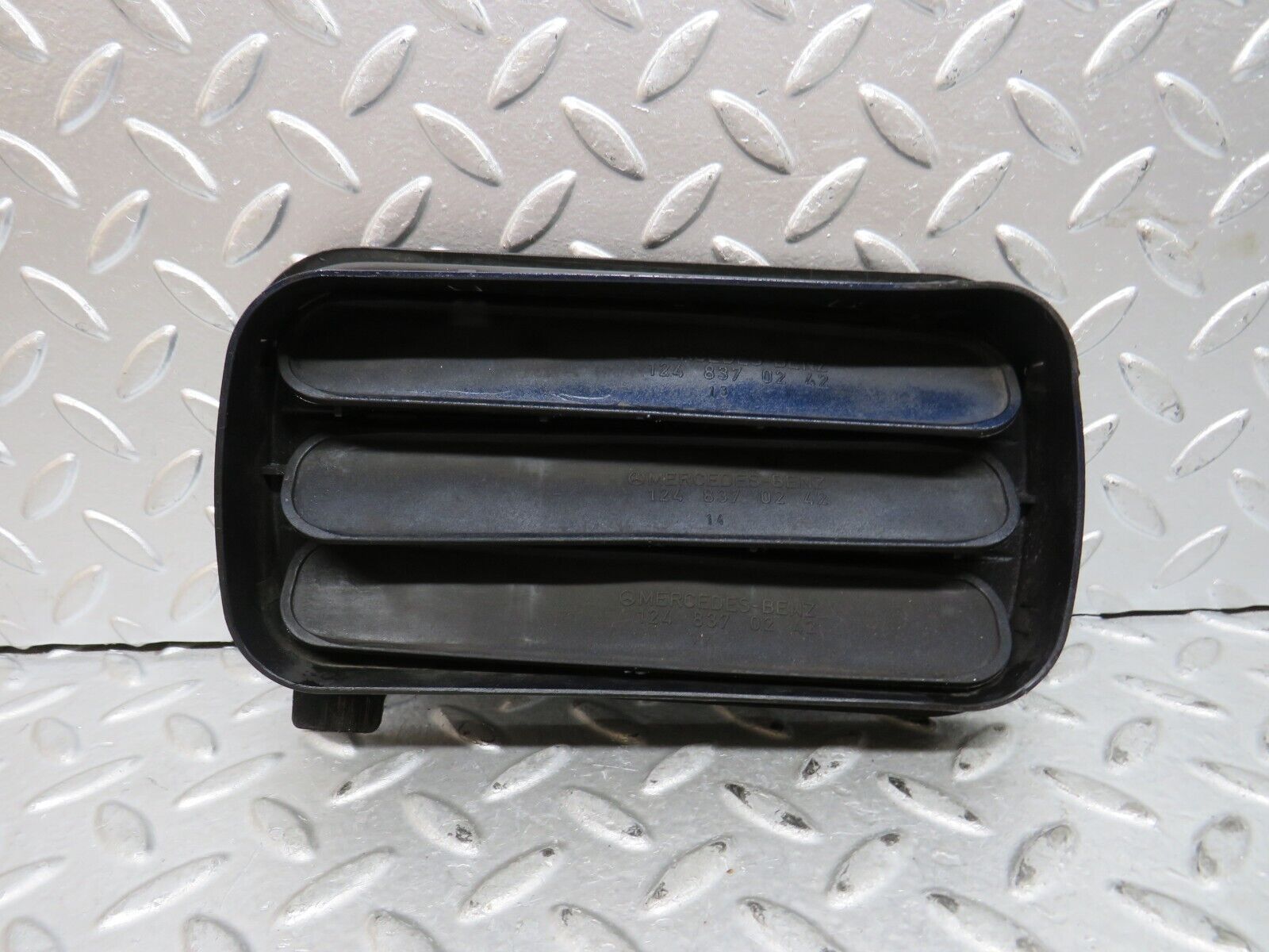 29107 Mercedes-Benz C124 320CE Coupe Rear Air Intake Vent