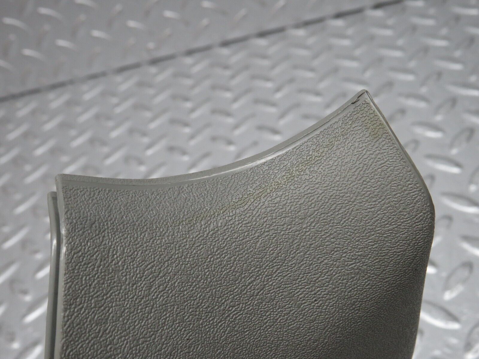 32324 Mercedes-Benz S124 300TE B Pillar Lower Cover Right Side Grey 1246920422