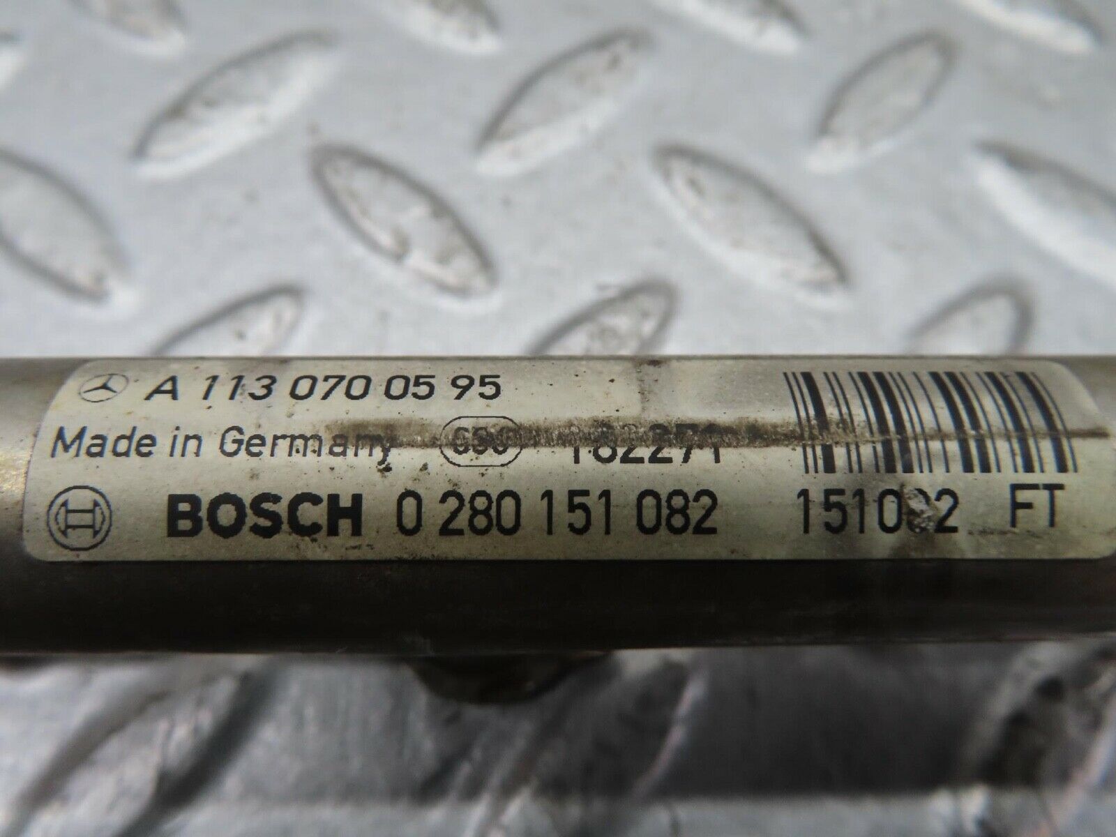 13391 Mercedes-Benz W220 S430 Fuel Injector Rail 1130700595