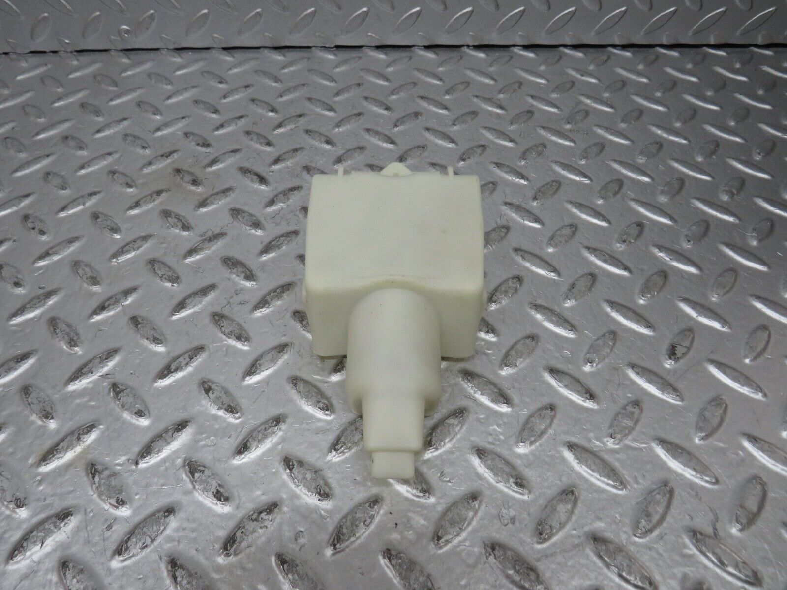 27499 Mercedes-Benz S124 300TE Rear Door Lock Vacuum Actuator Cover 1248050590