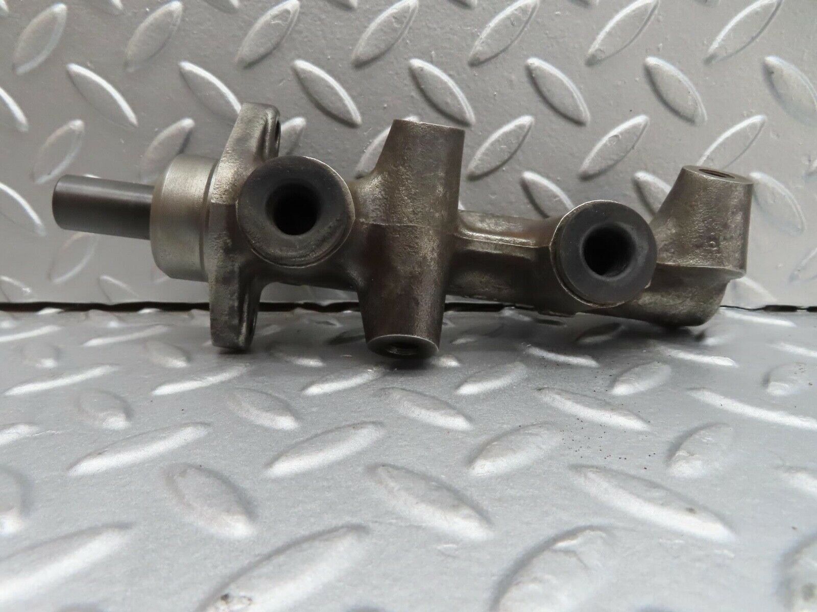 16082 Mercedes-Benz W123 280E Brake Master Cylinder Ate