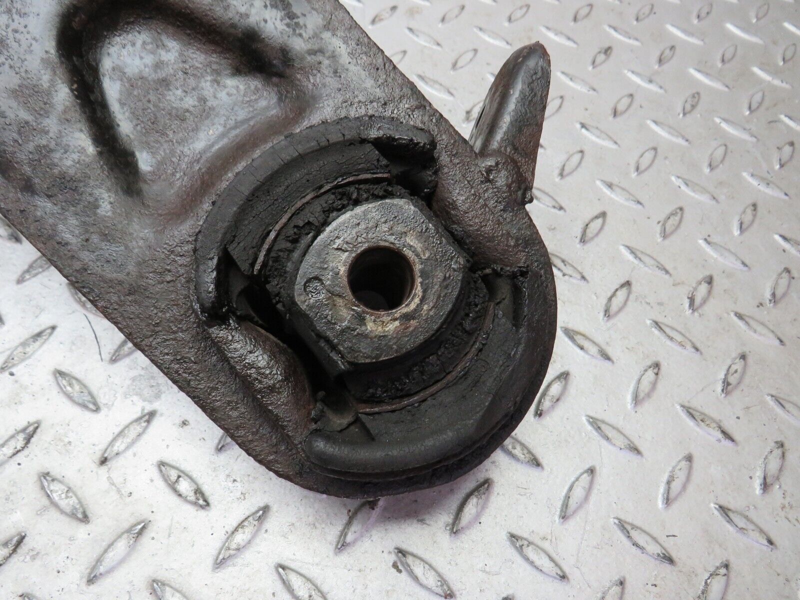 5524 Mercedes-Benz W114 280CE Coupe Rear Subframe Axle Carrier