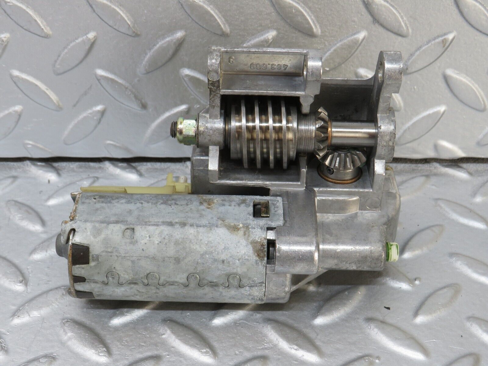 36322 Mercedes-Benz W126 420SE Steering Column Adjustment Motor 1264600425