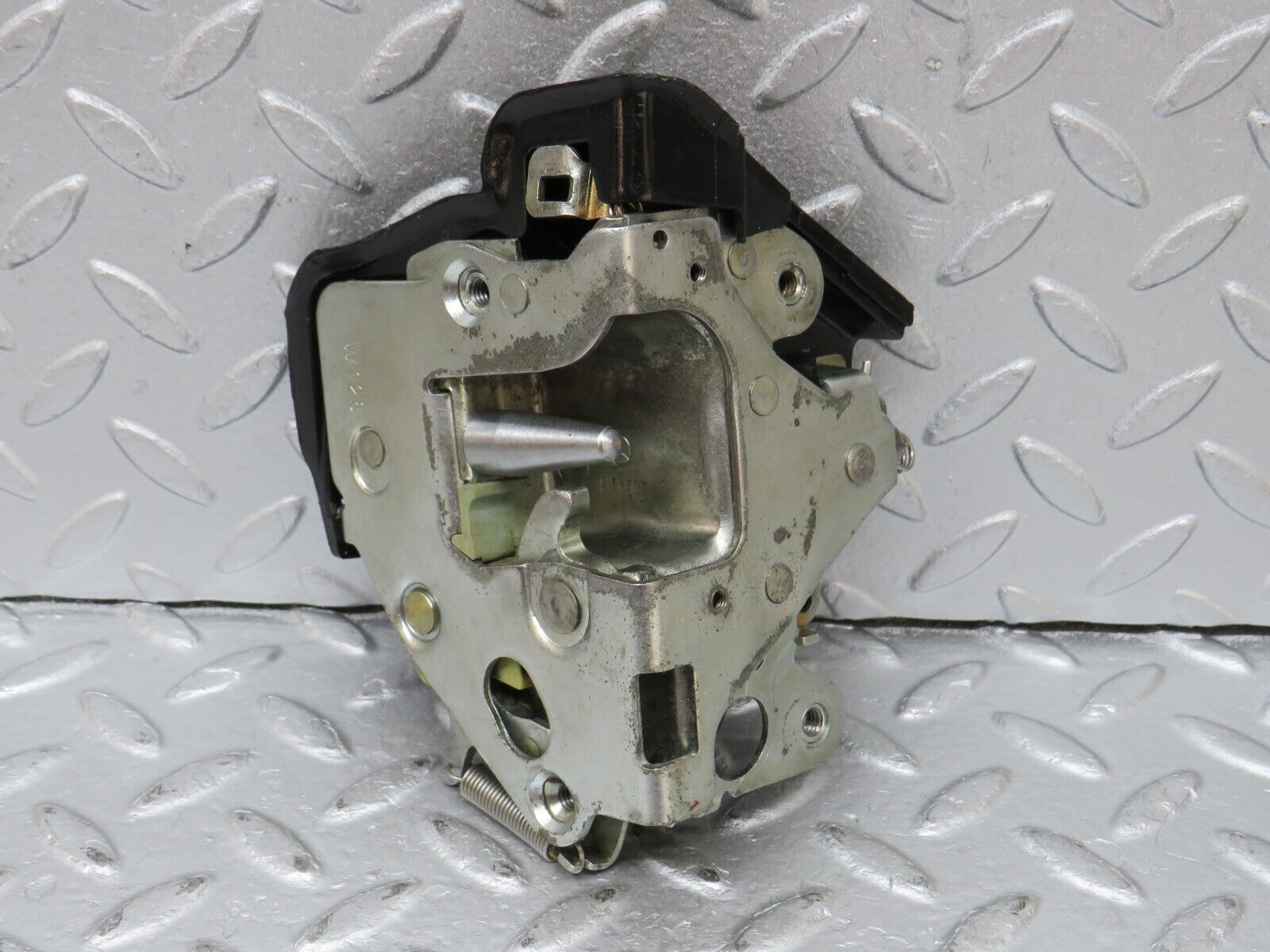 36044 Mercedes-Benz W126 420SE Rear Left Door Lock Mechanism 1237330108