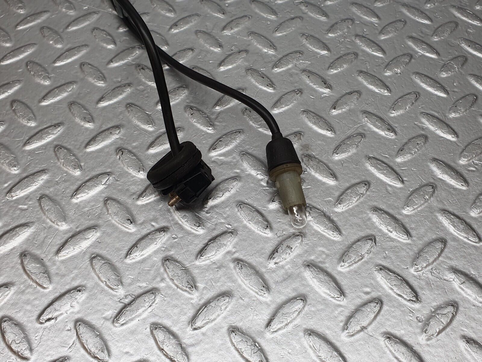 41088 Mercedes-Benz W126 300SE Front Wing Indicator Cable Wire 1249971881