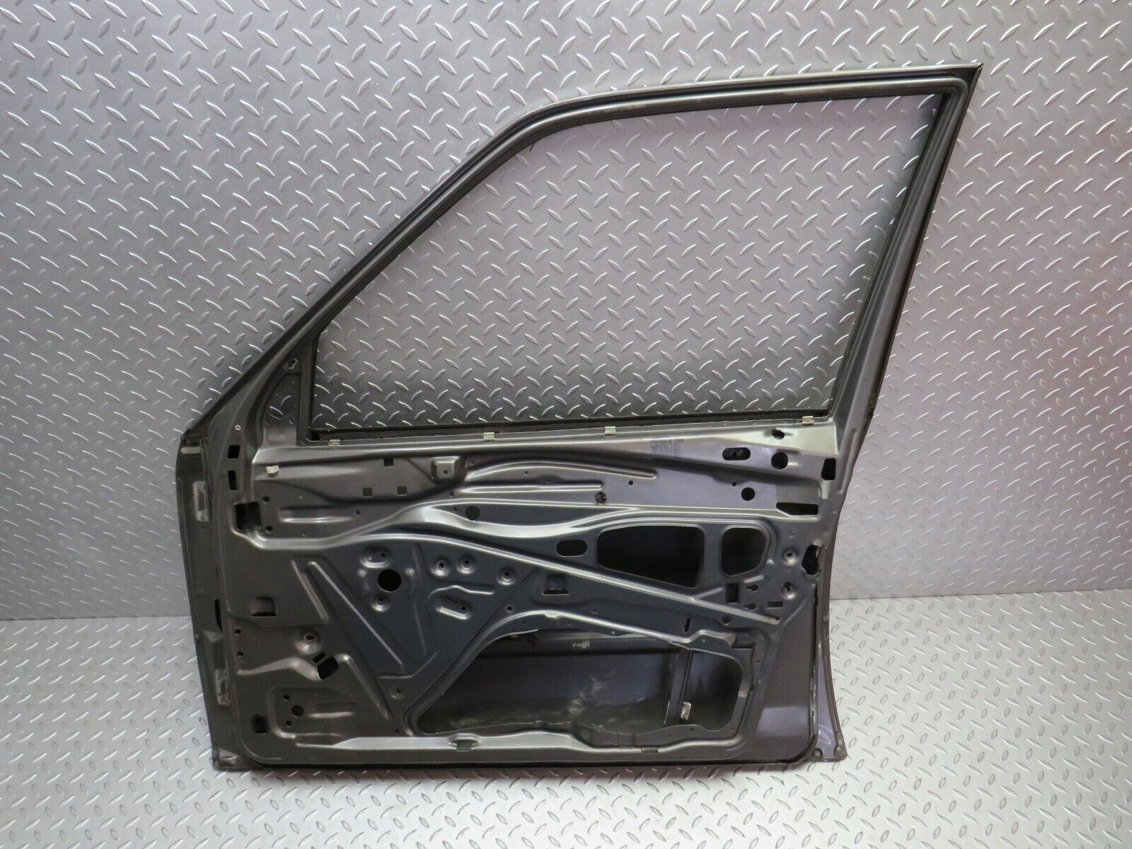 35336 Mercedes-Benz W124 Front Right Door
