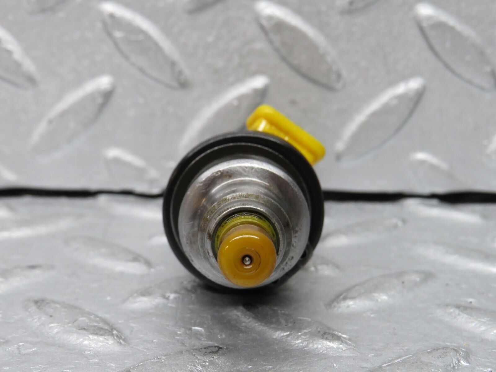 37572 Mercedes-Benz W109 300SEL Fuel Injector Bosch 0280150034