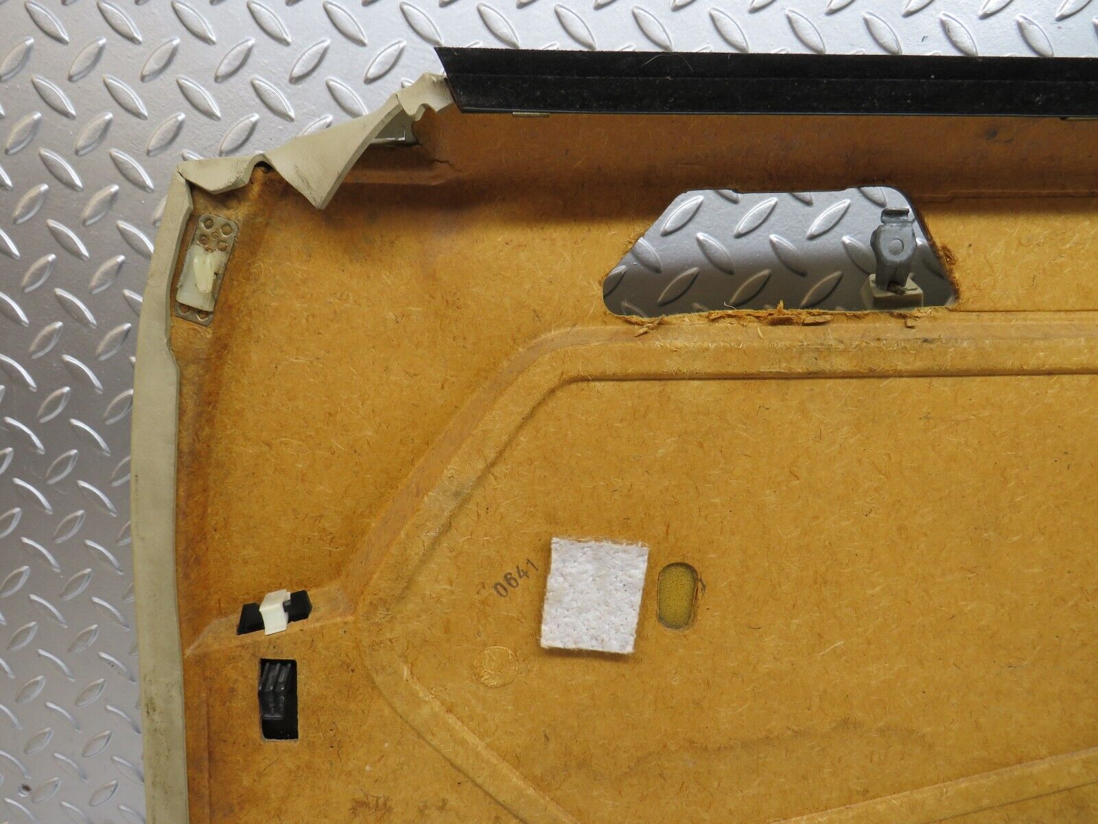 33923 Mercedes-Benz W124 260E Front Left Door Card