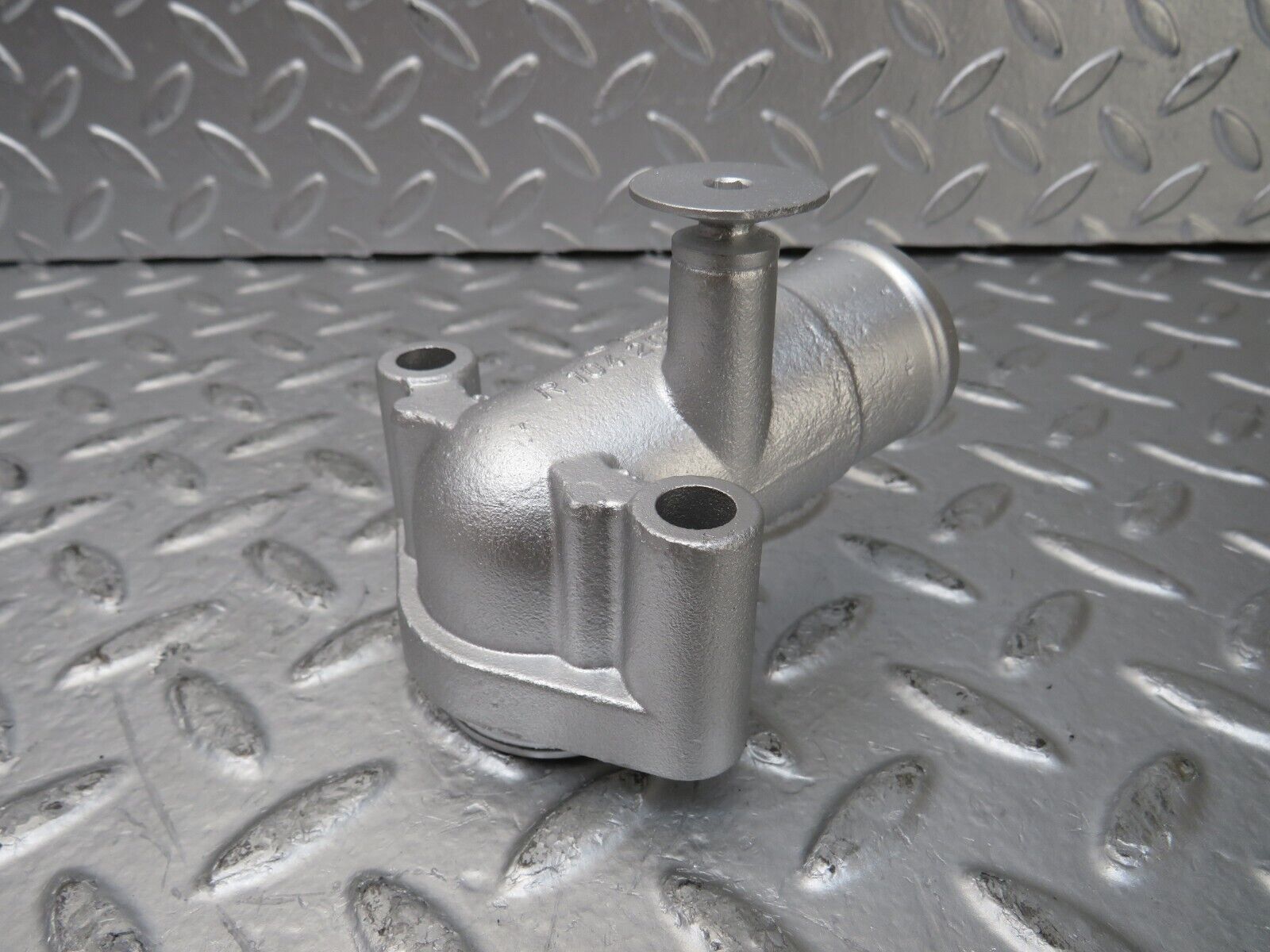 25954 Mercedes-Benz W124 280E Coolant Flange Pipe 1042030431