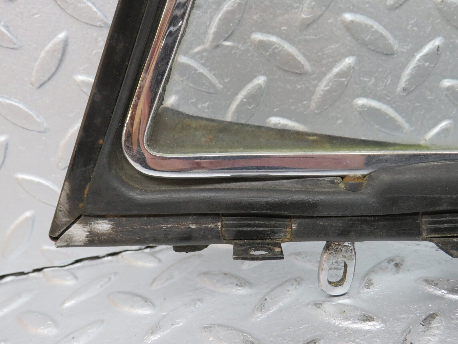 40500 Mercedes-Benz W110 230 Front Right Quarter Window