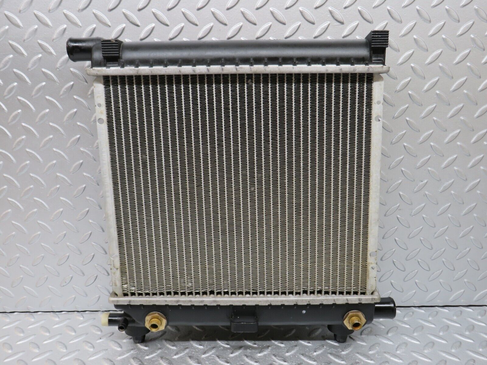 36658 Mercedes-Benz W201 190E 2.0L Coolant Radiator Nissens 62550