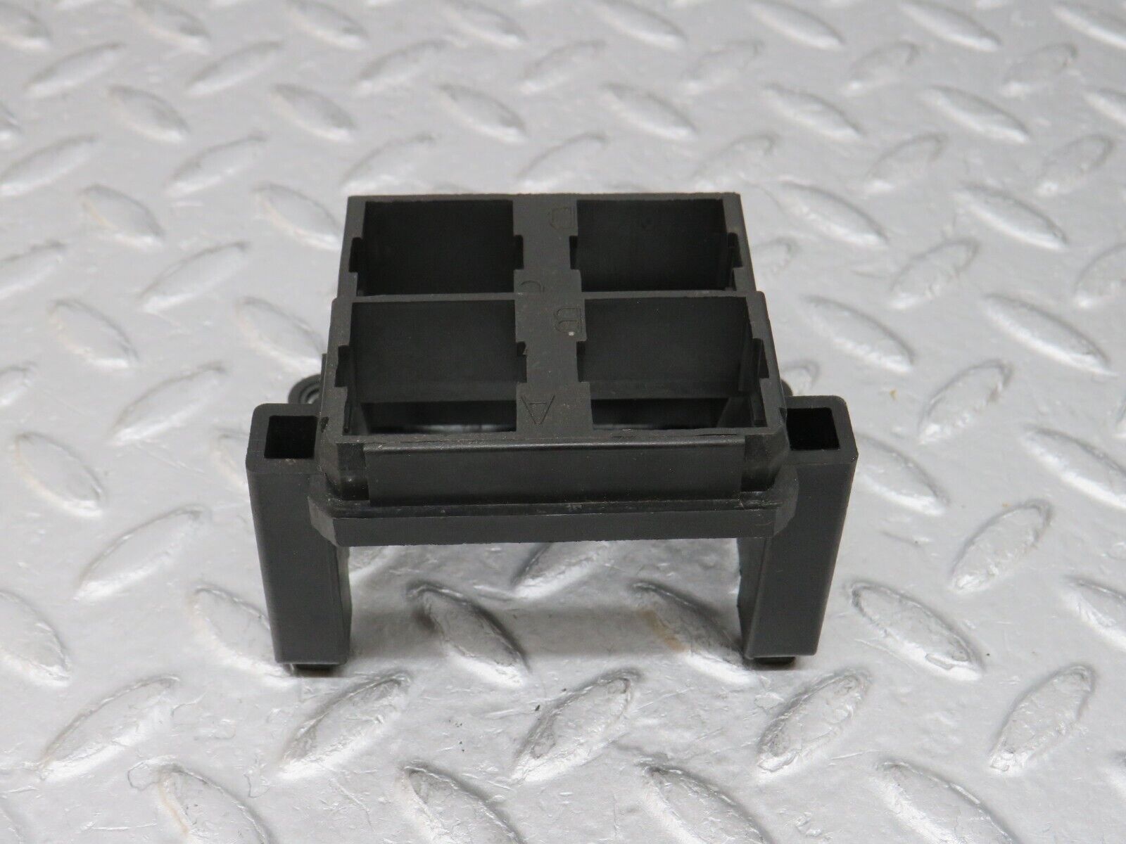 36552 Mercedes-Benz W201 190E 2.0L Relay Holder Bracket 2015451040