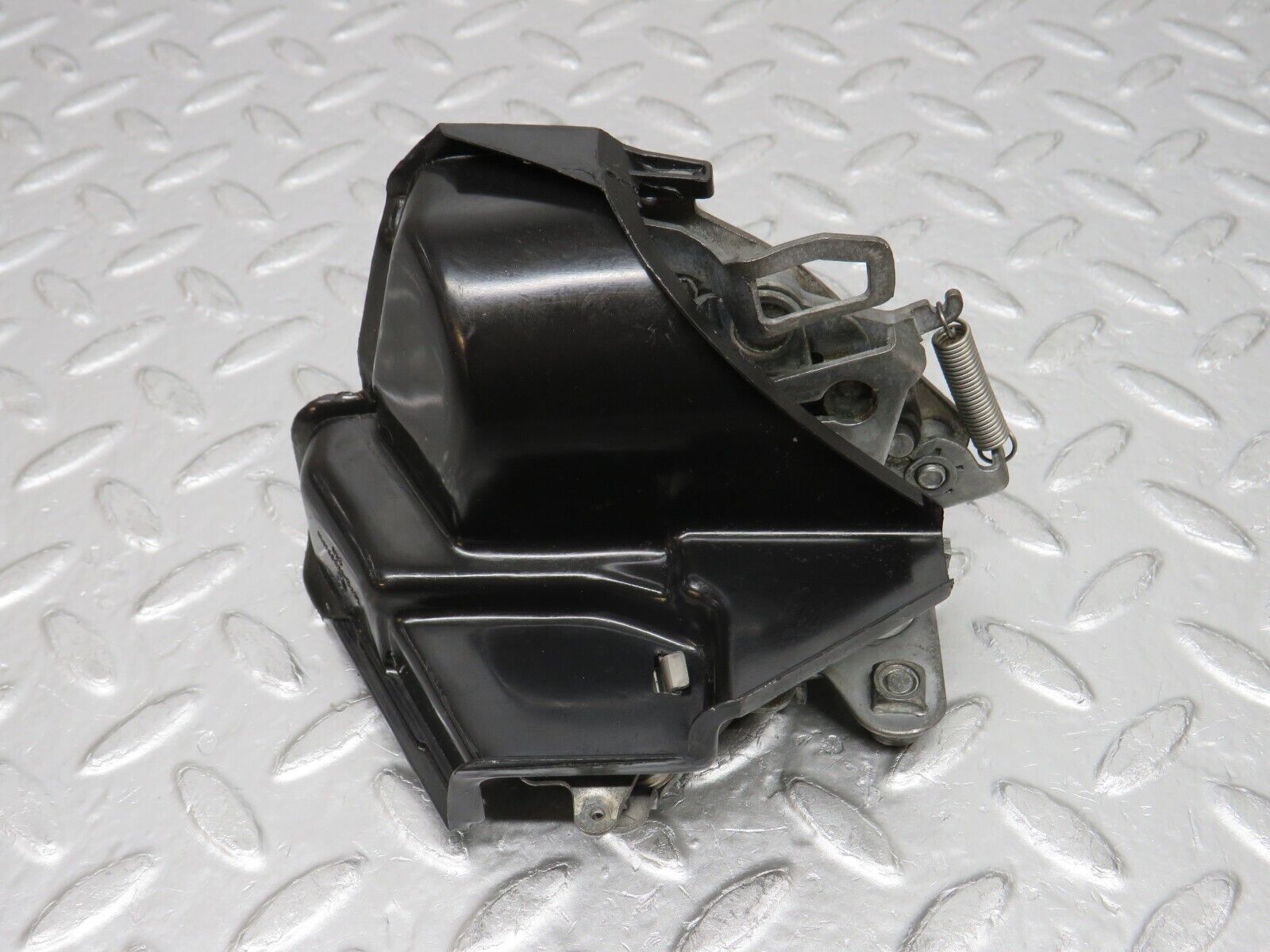 0570 Mercedes-Benz W123 230E Rear Left Door Lock Mechanism 1237330108