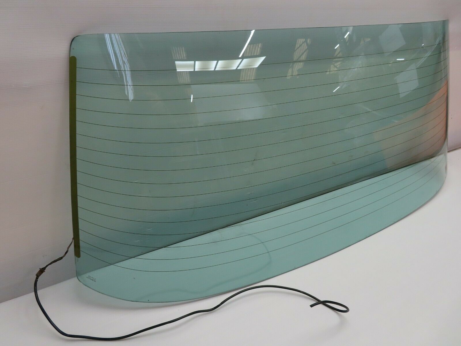 7964 Mercedes-Benz W115 220D Rear Windscreen