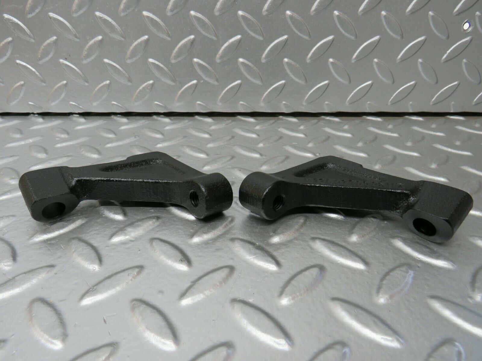 23905 Mercedes-Benz C107 450SL Engine Mount Bracket Pair 1160110895 1160110995